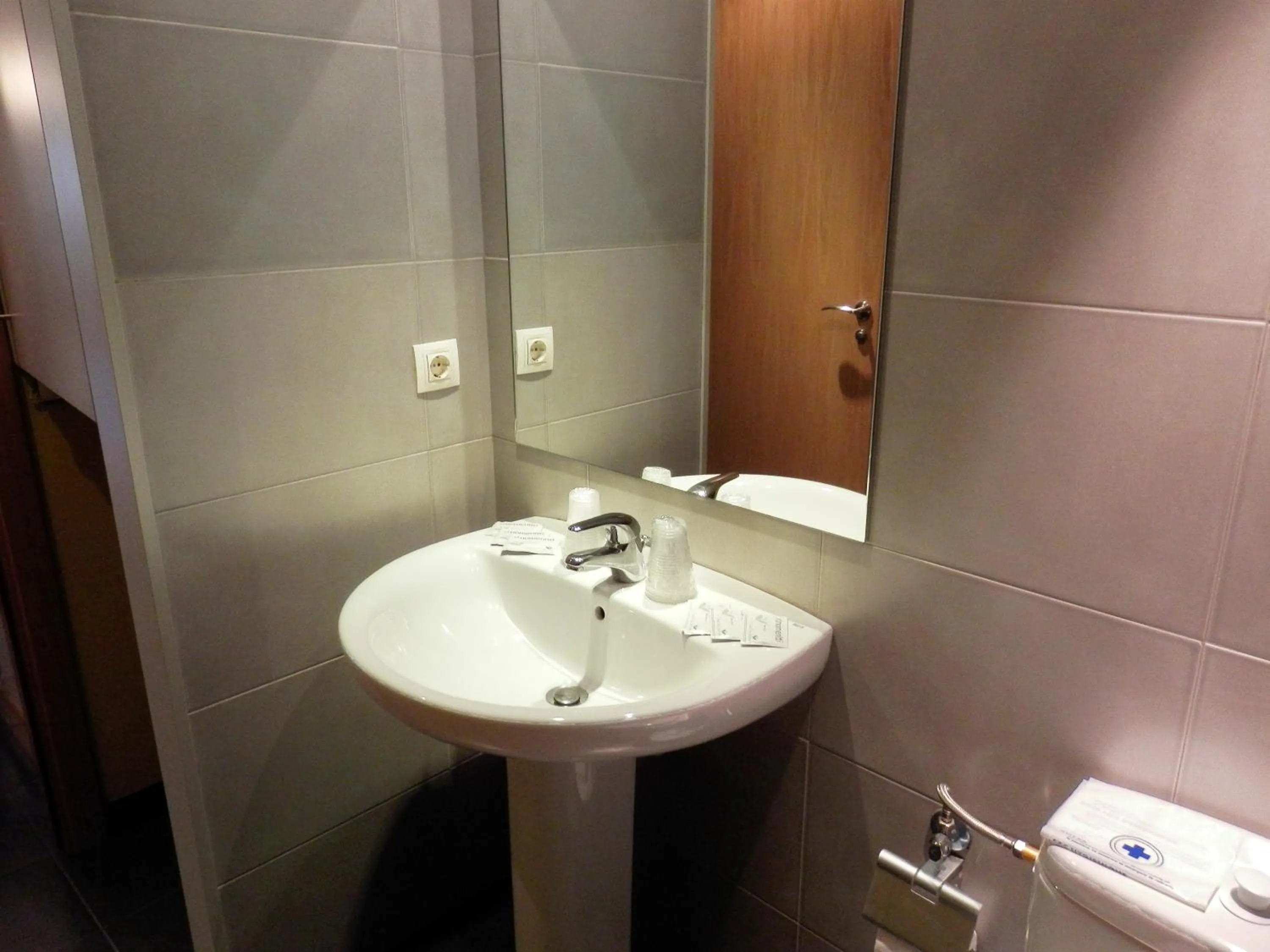 Bathroom in Apartamentos La Solana 3000