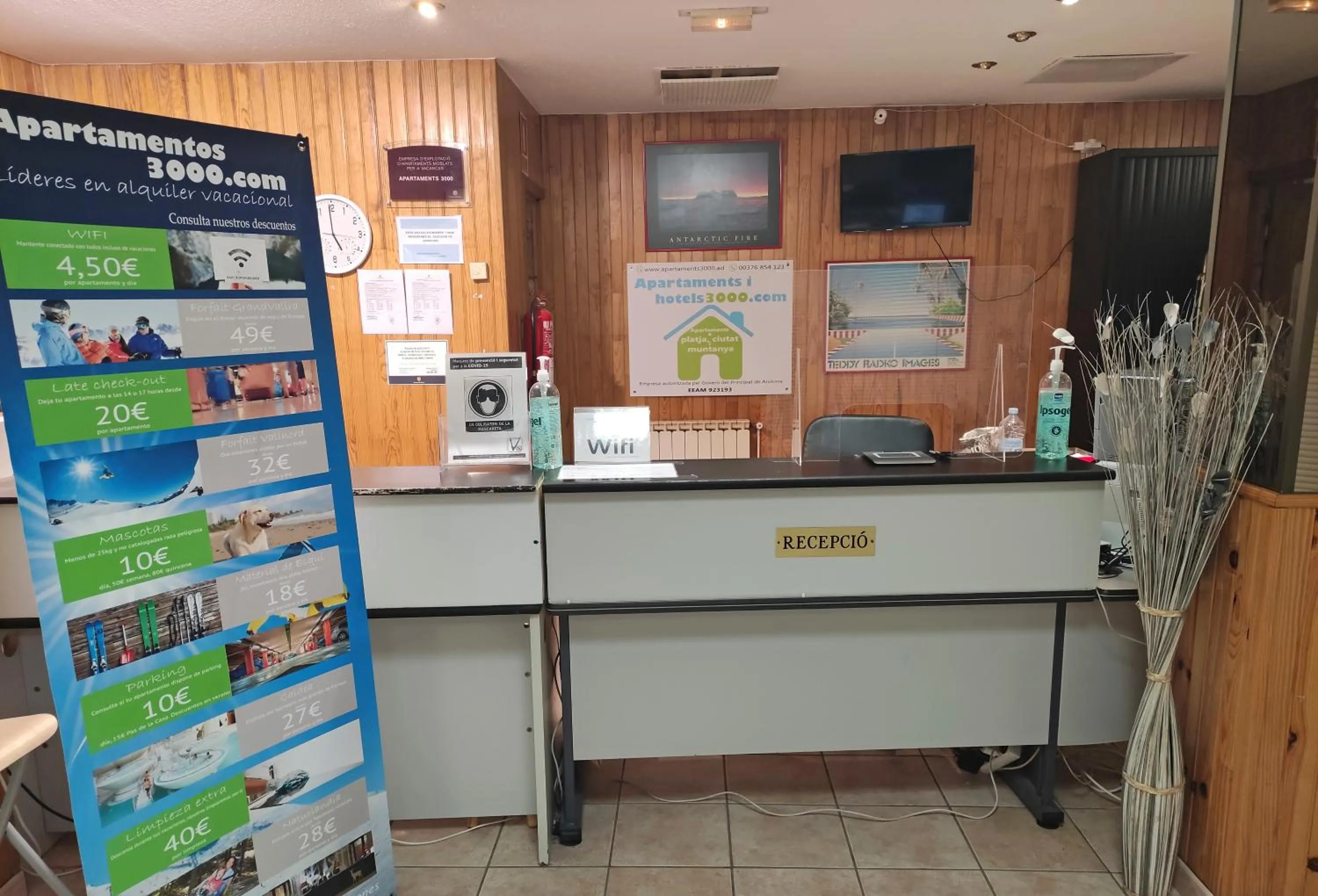 Lobby or reception in Apartamentos La Solana 3000