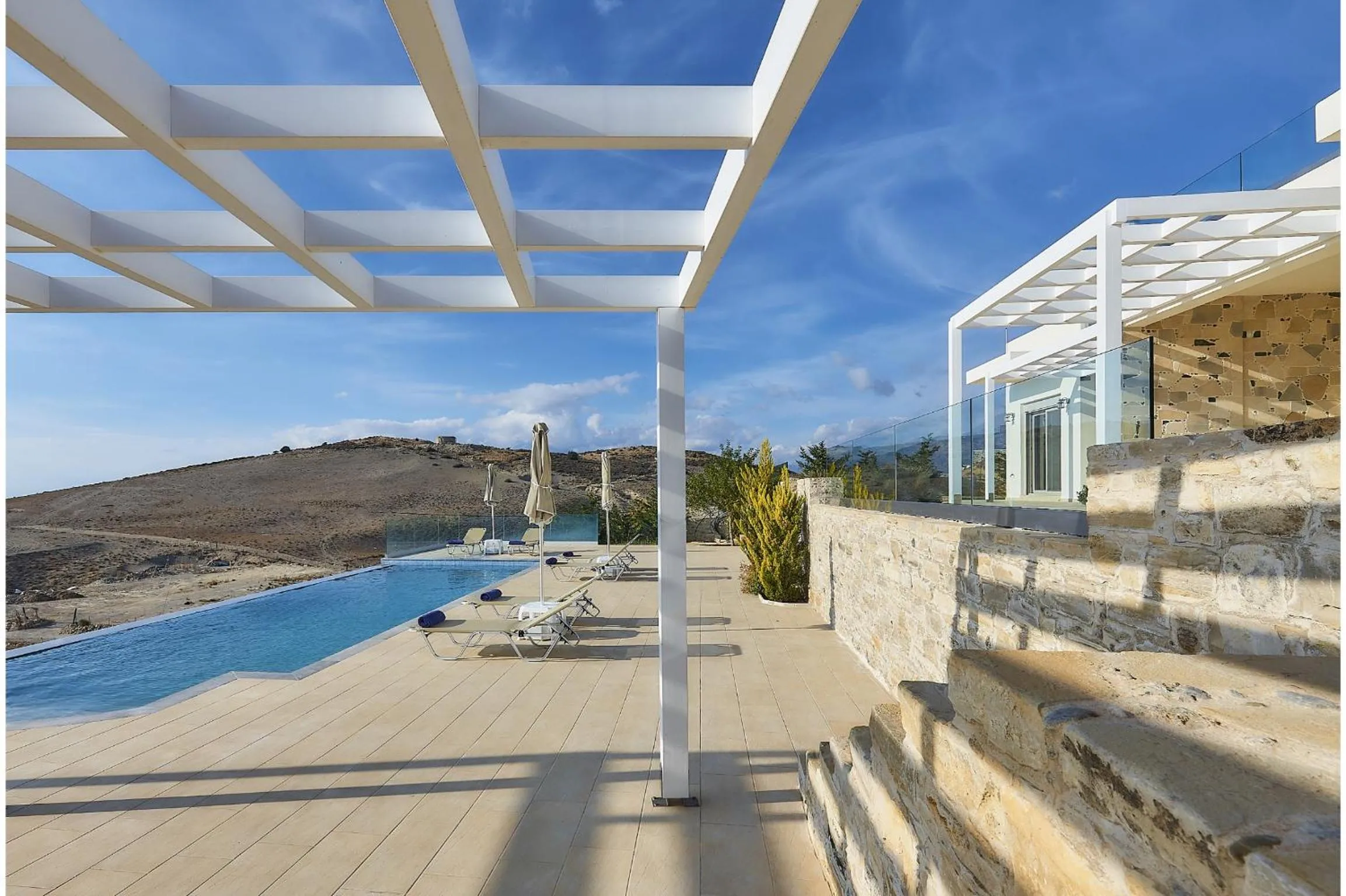 Swimming pool in Elkysti Crete