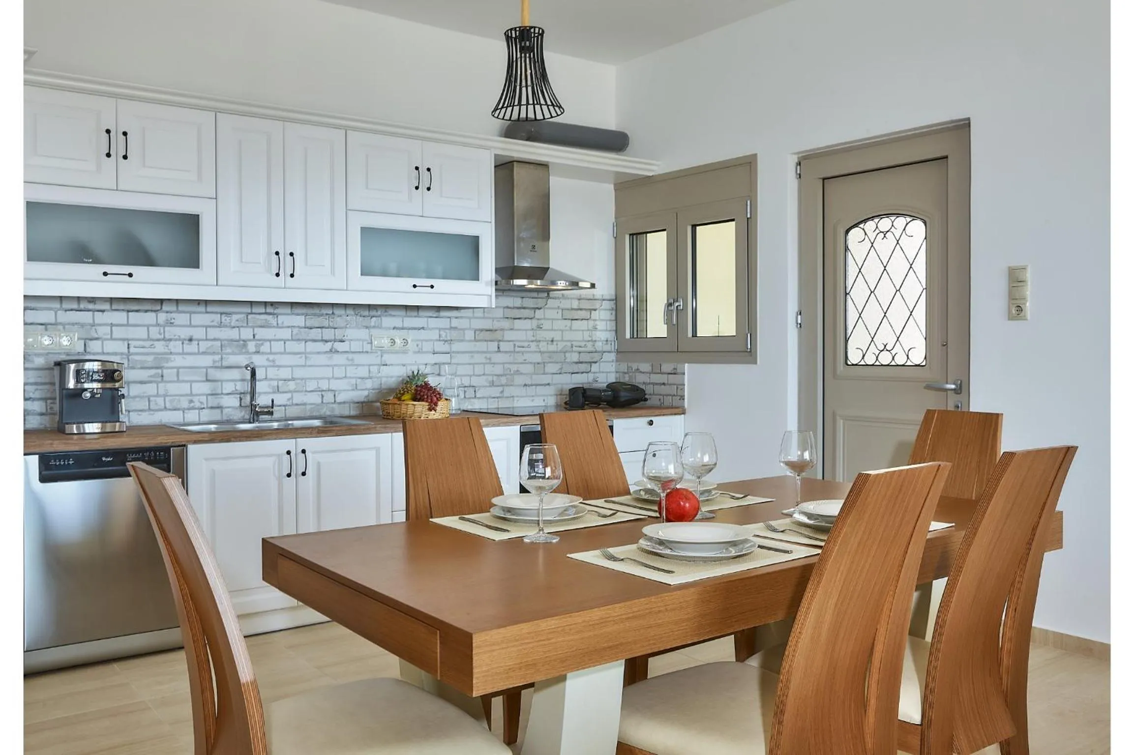 Kitchen or kitchenette in Elkysti Crete