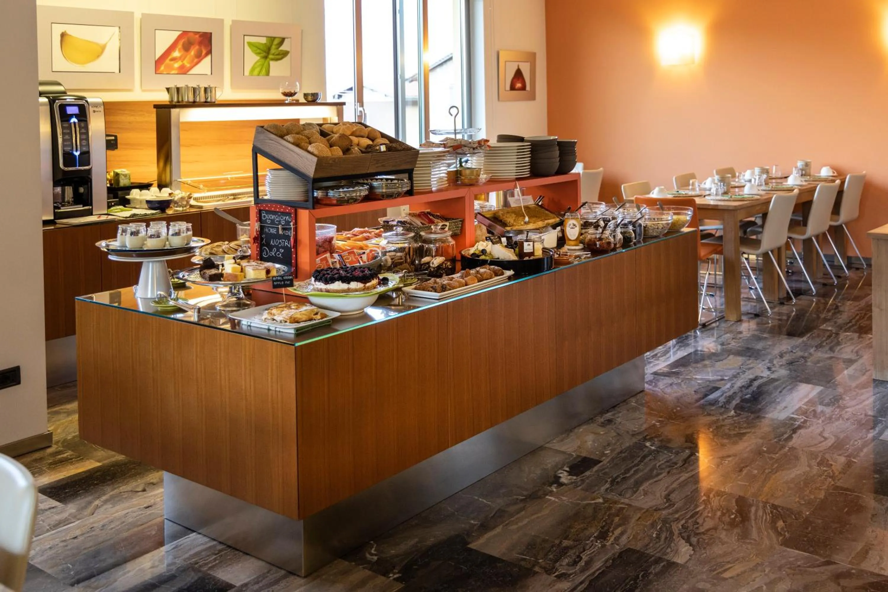 Buffet breakfast in Hotel Meridiana