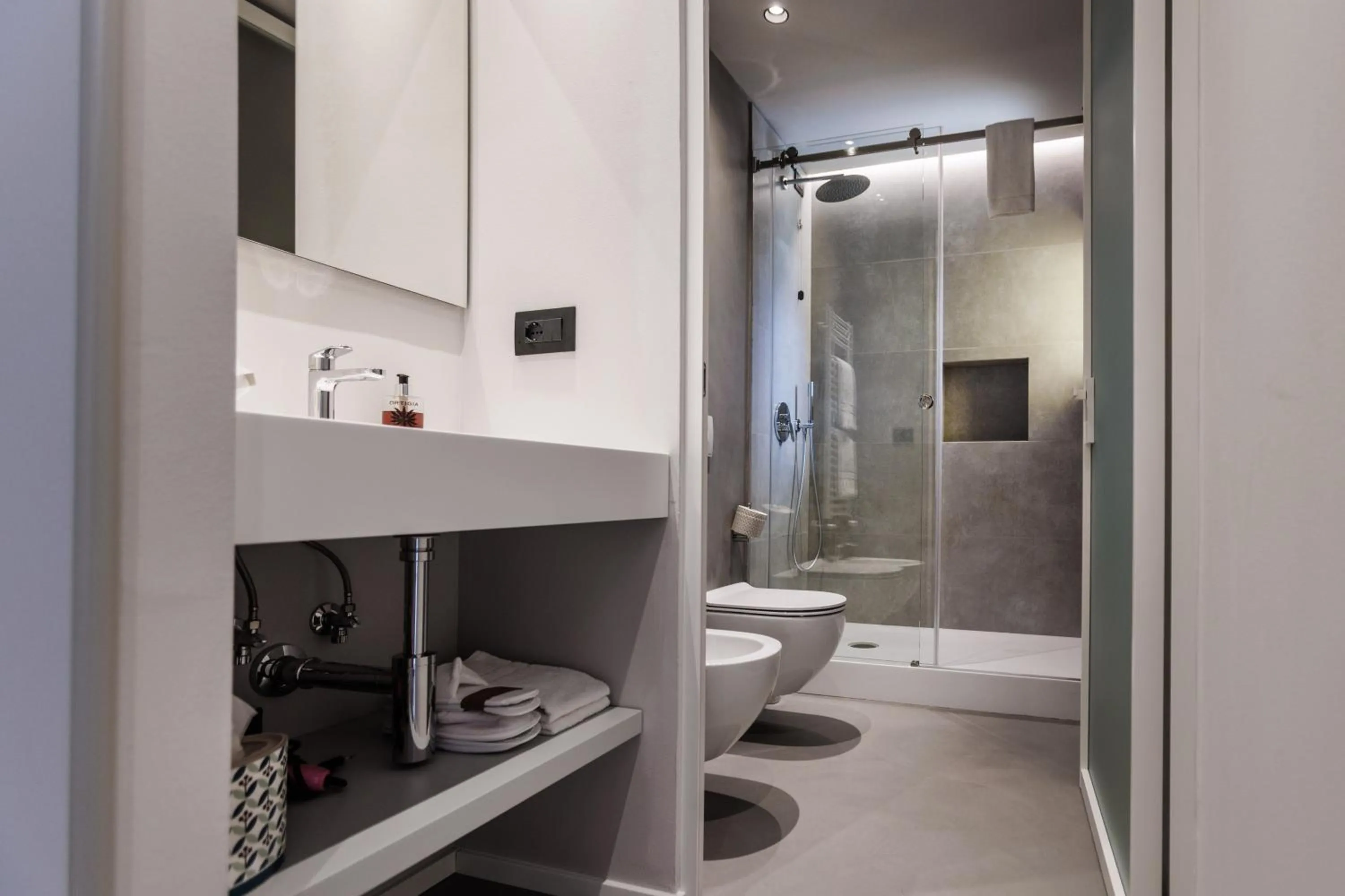 Shower in Hotel Meridiana