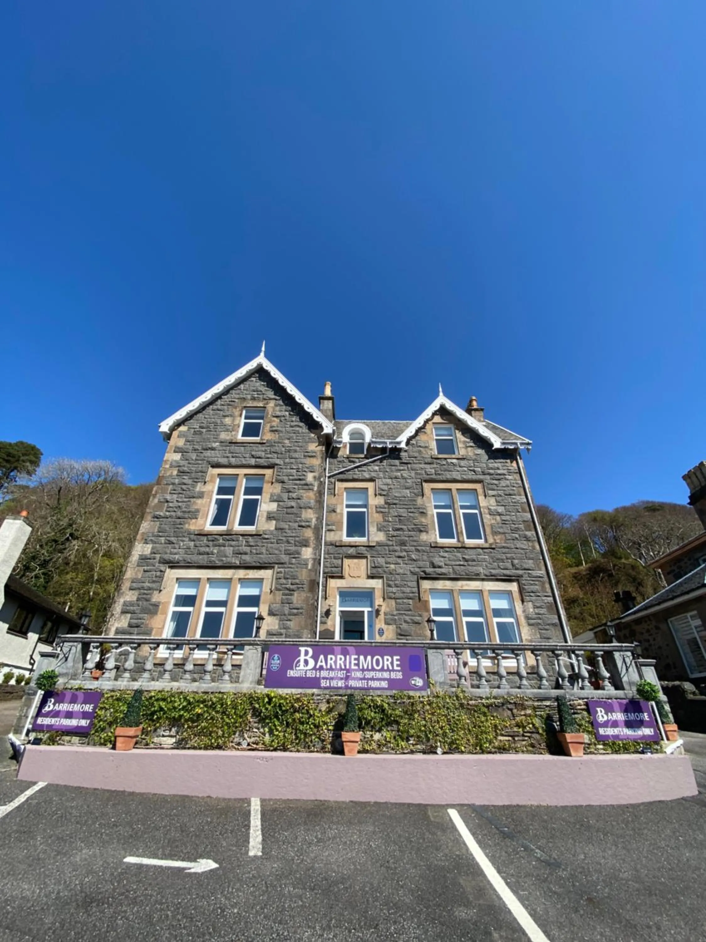 Property building in Barriemore Oban