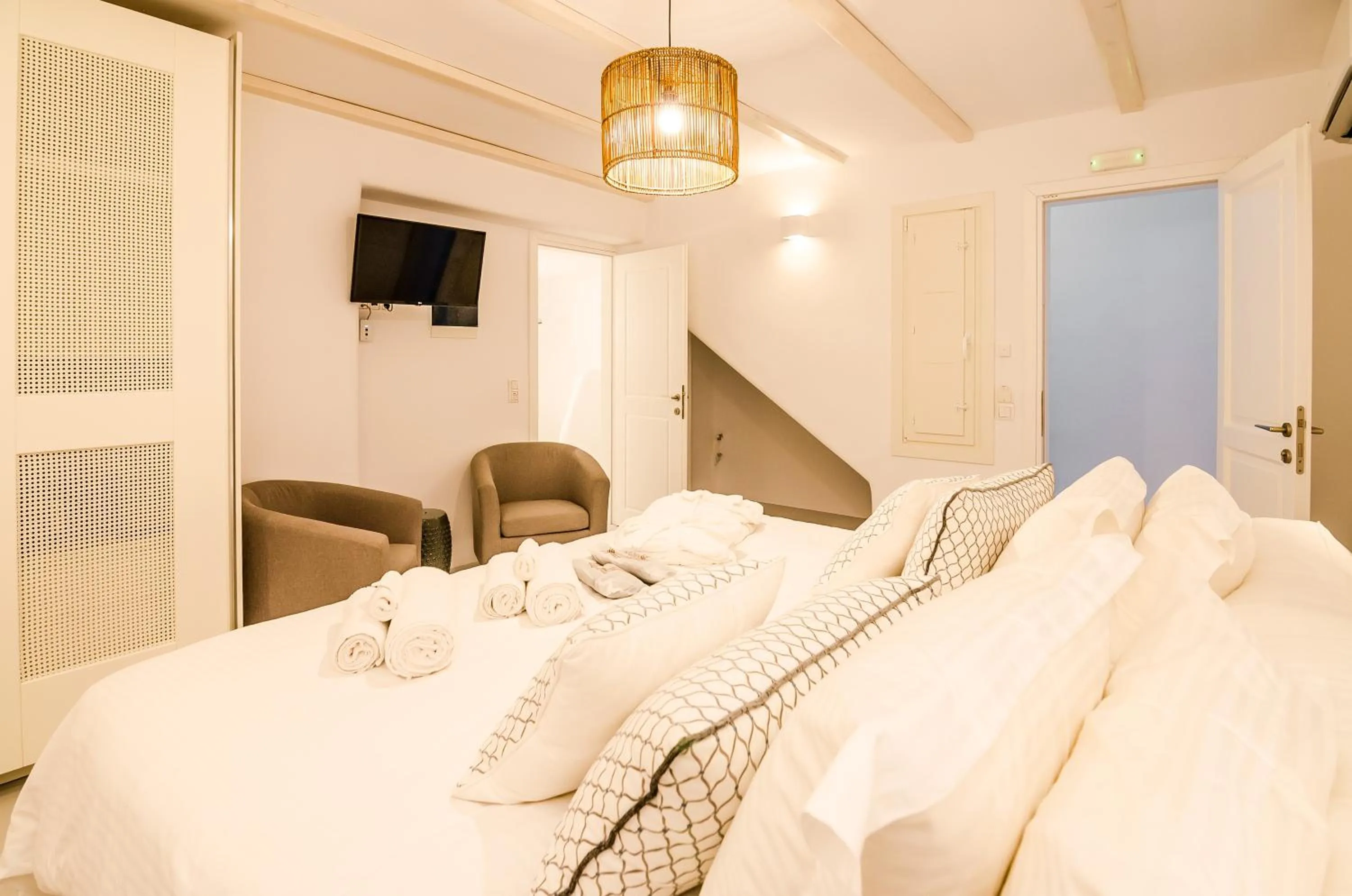 Bed in Eden View Suites & Villas