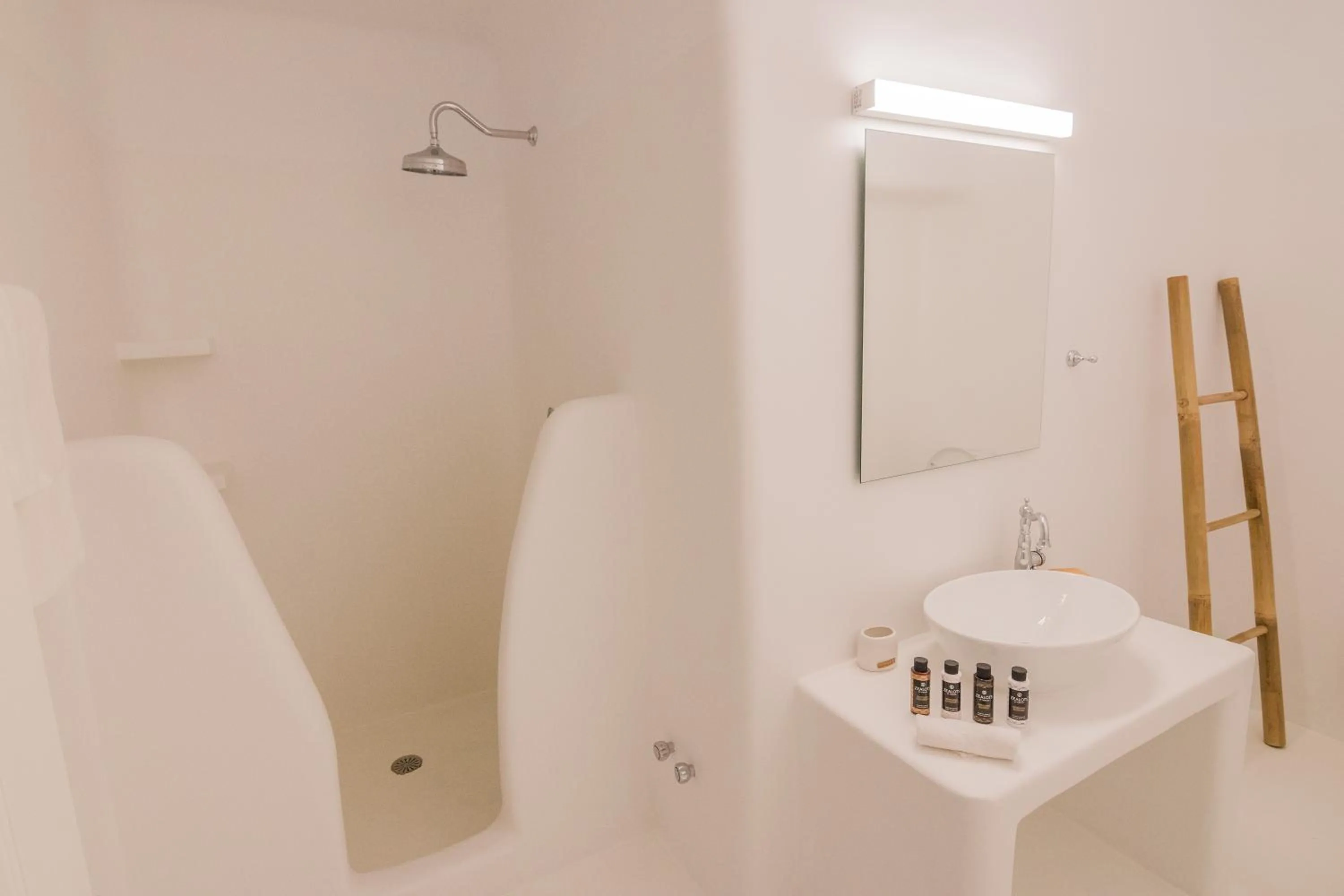 Bathroom in Eden View Suites & Villas