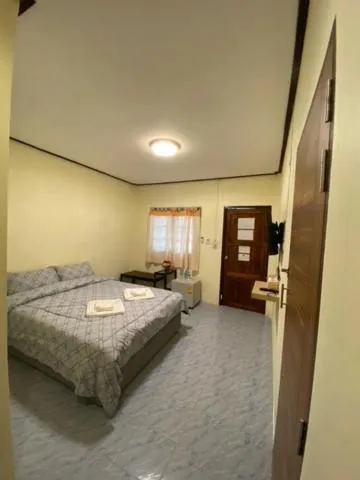 Bed in Baan Rom Mai Resort