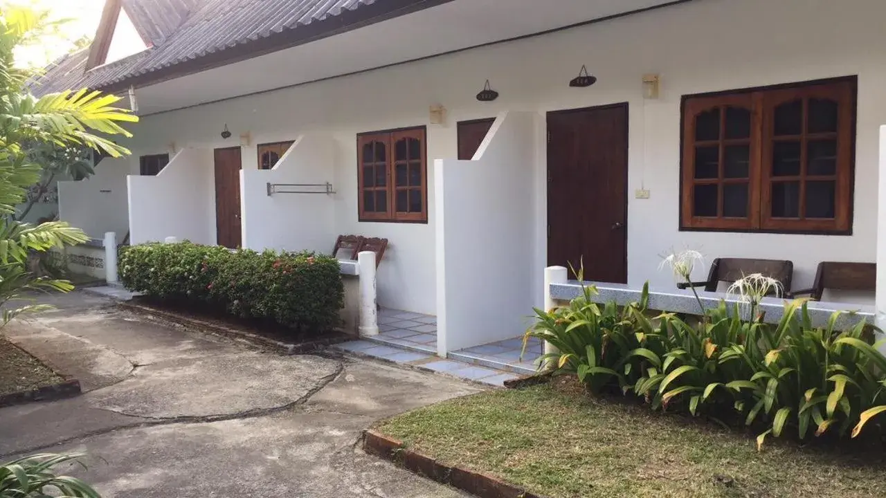 Standard Twin Room in Baan Rom Mai Resort Standard Twin Room in Baan Rom Mai Resort