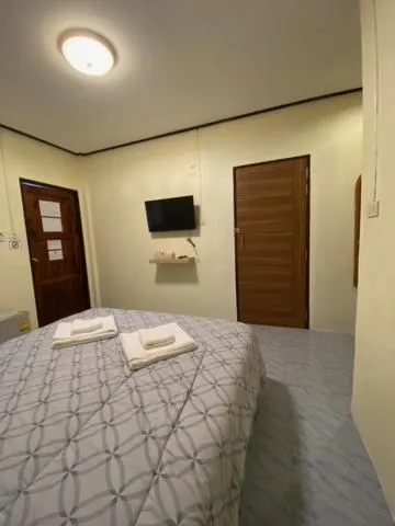 Bed in Baan Rom Mai Resort