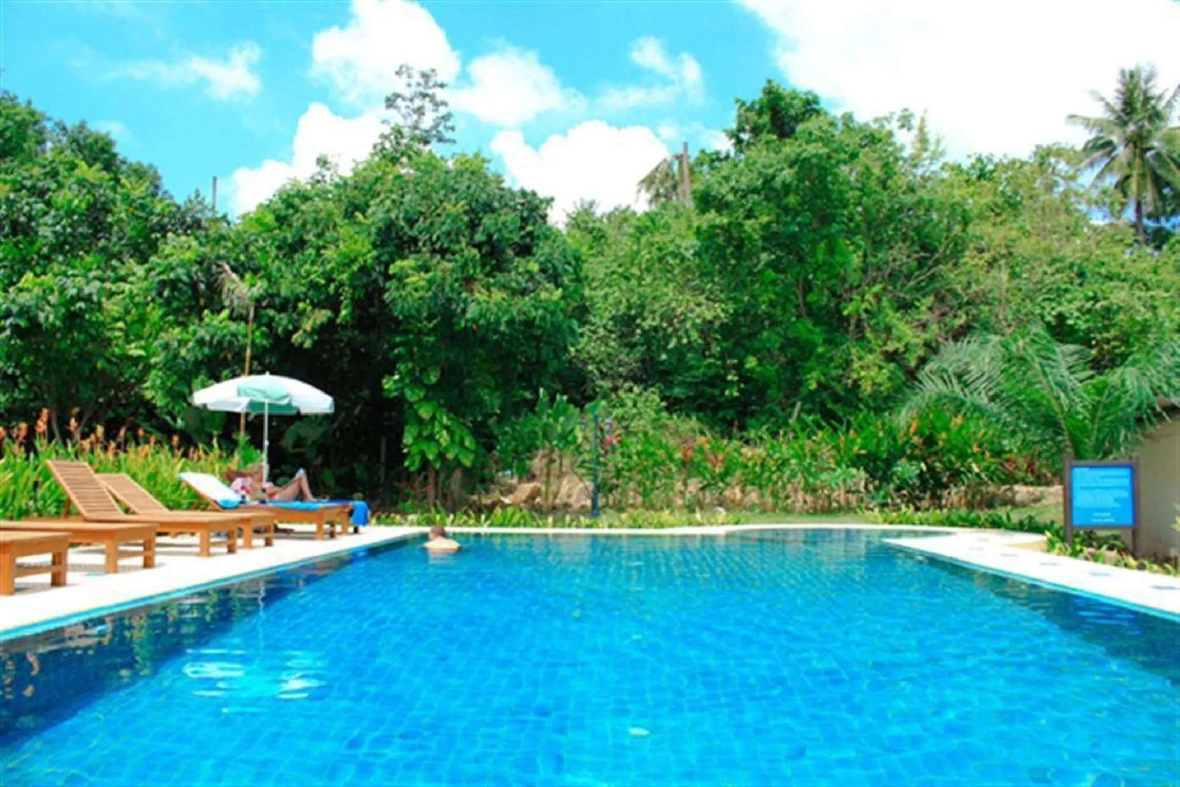 Swimming pool in Baan Rom Mai Resort