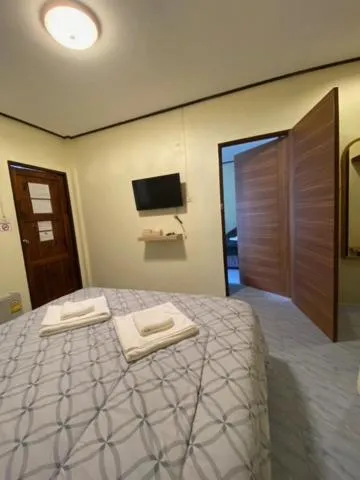 Bed in Baan Rom Mai Resort