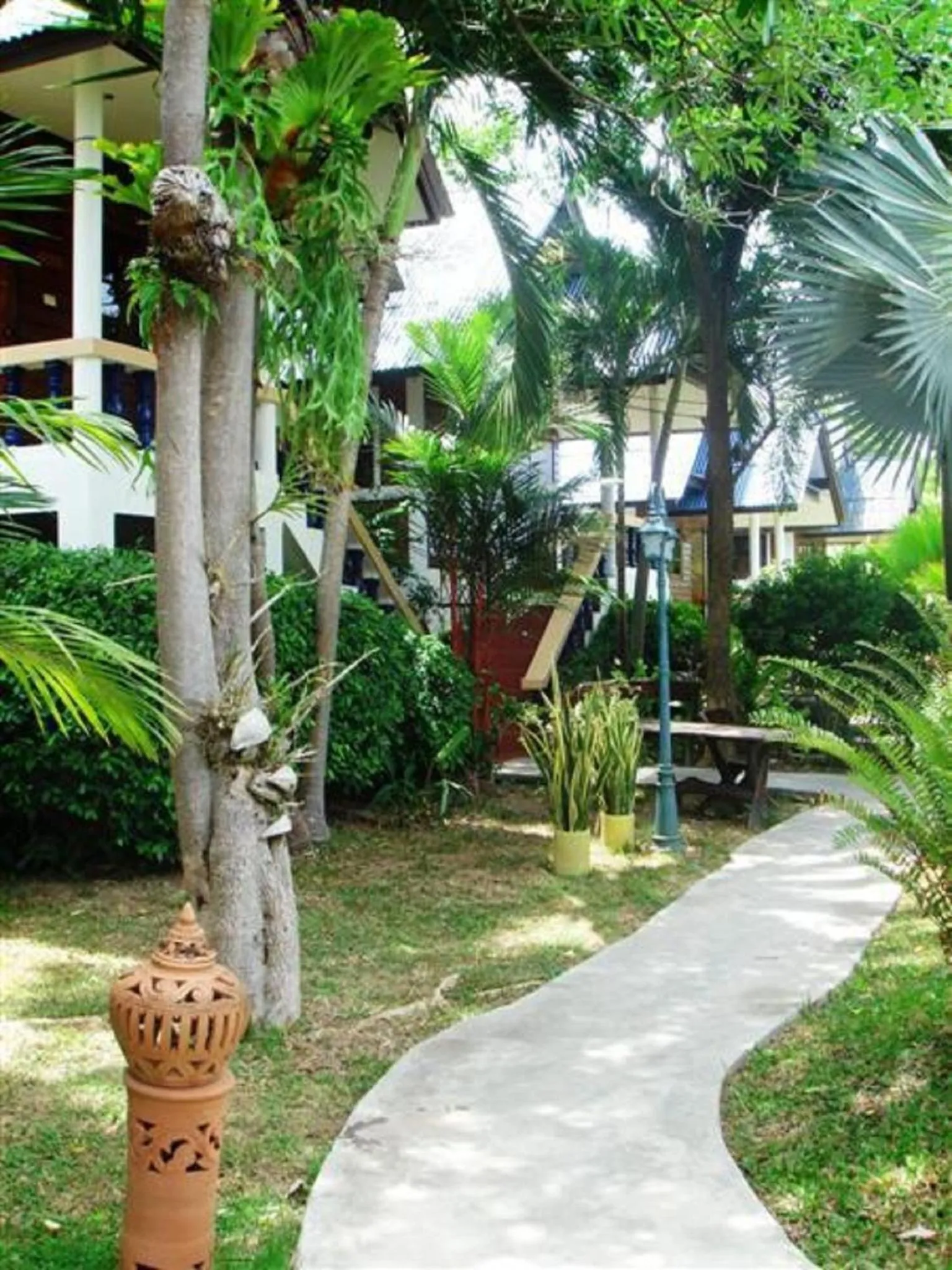 Garden in Baan Rom Mai Resort