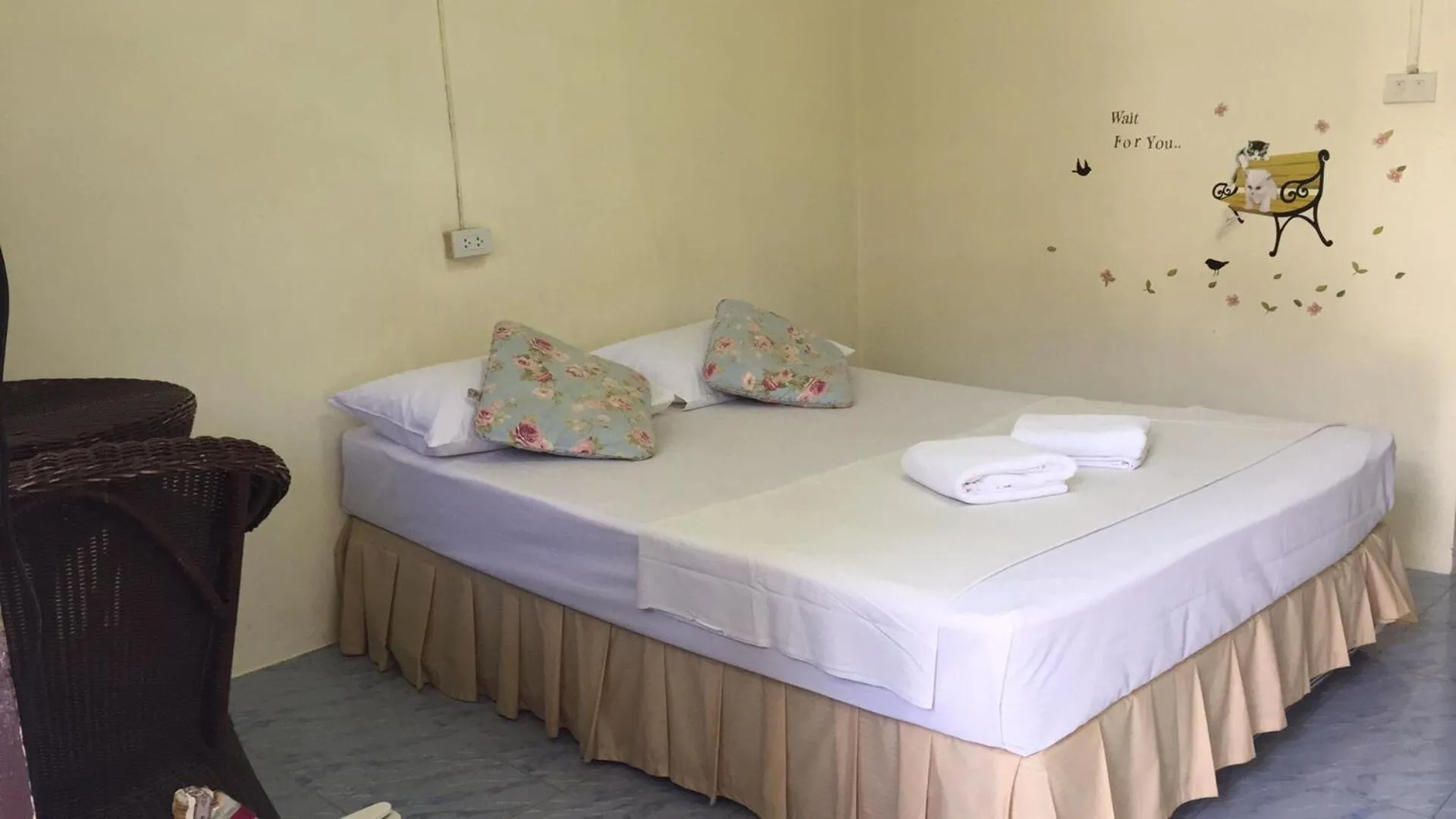 Bed in Baan Rom Mai Resort