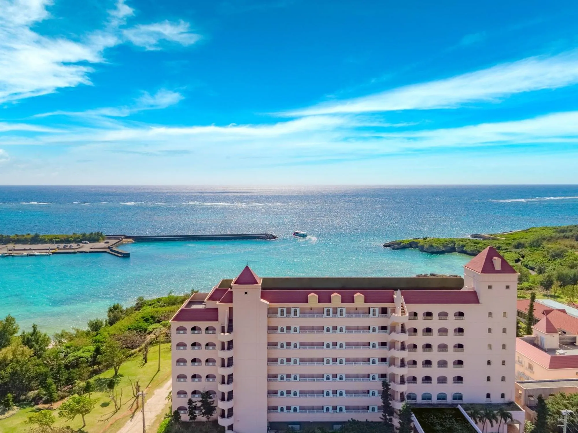Property building in Hotel Breezebay Marina