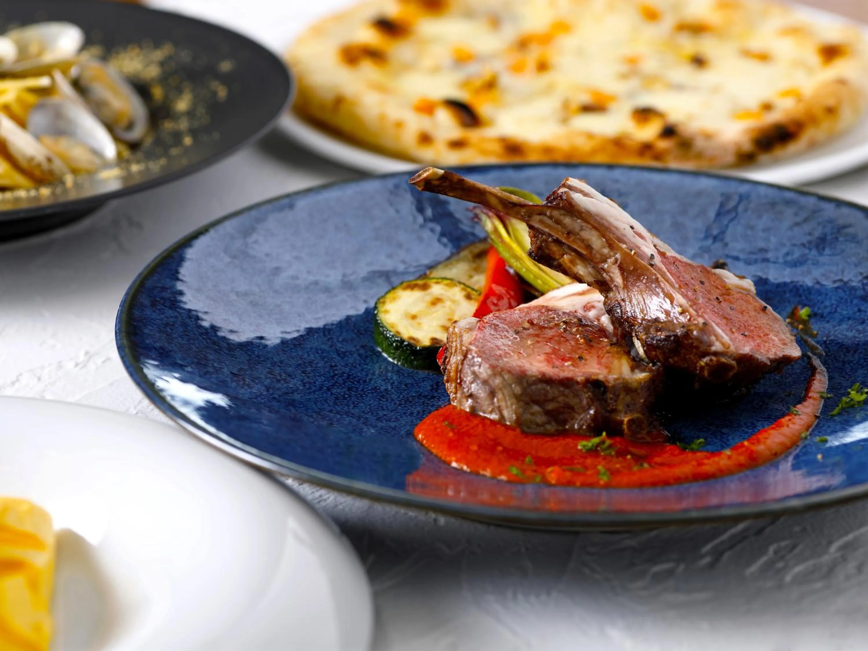 Restaurant/places to eat in Hotel Breezebay Marina