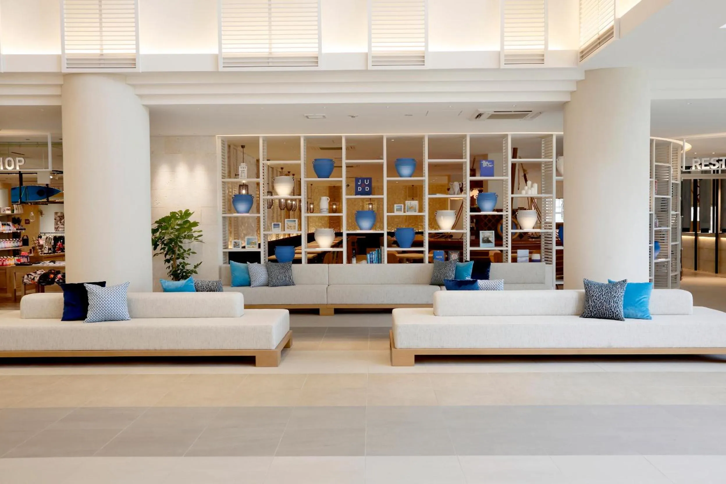 Lobby or reception in Hotel Breezebay Marina