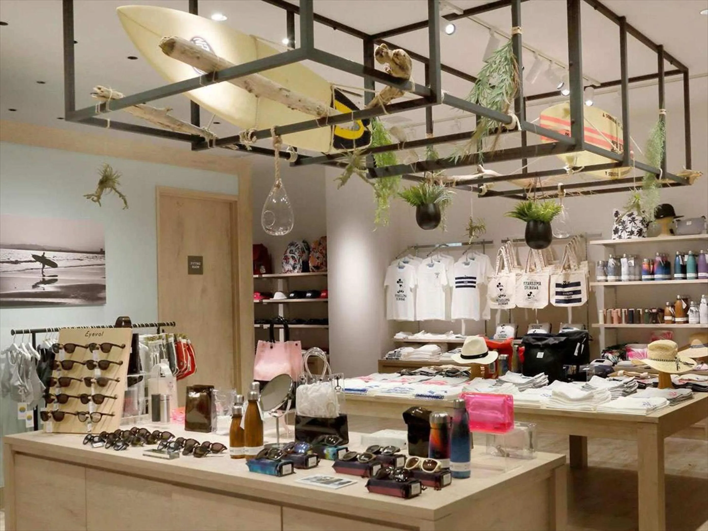 Shopping Area in Hotel Breezebay Marina