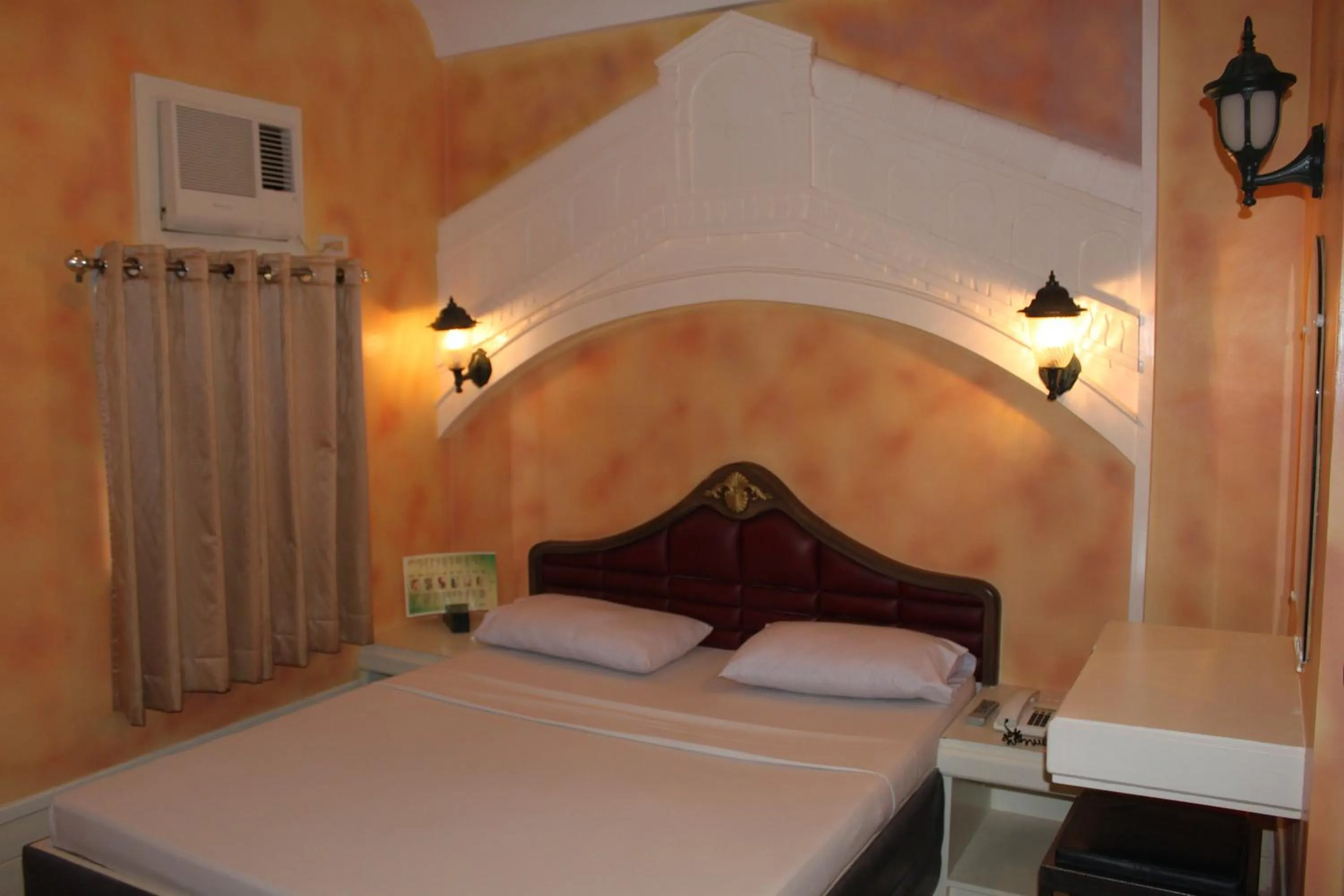 Bed in Urban Travellers Hotel