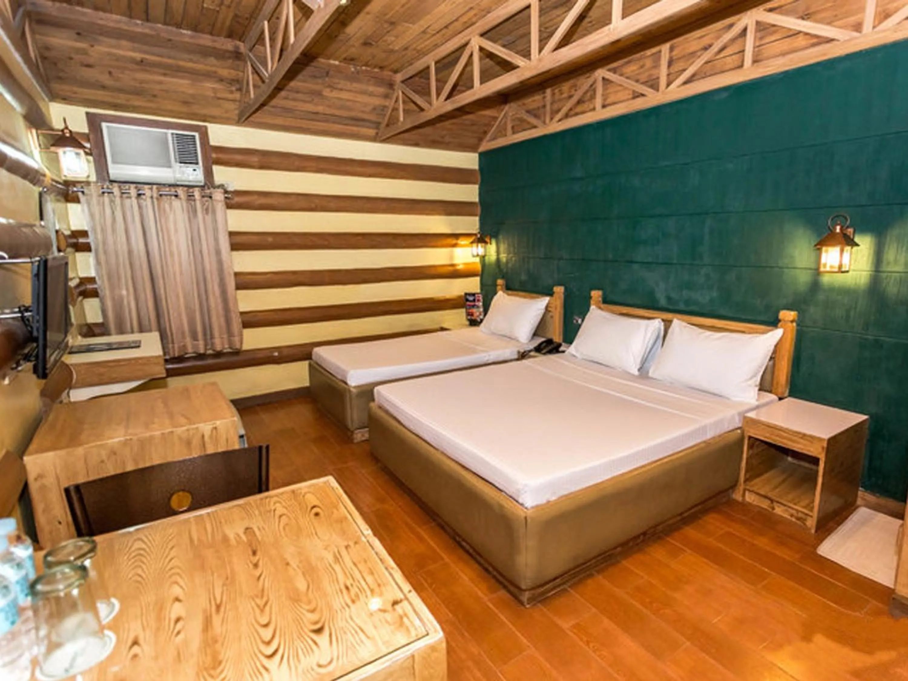 Photo of the whole room, Bed in Urban Travellers Hotel