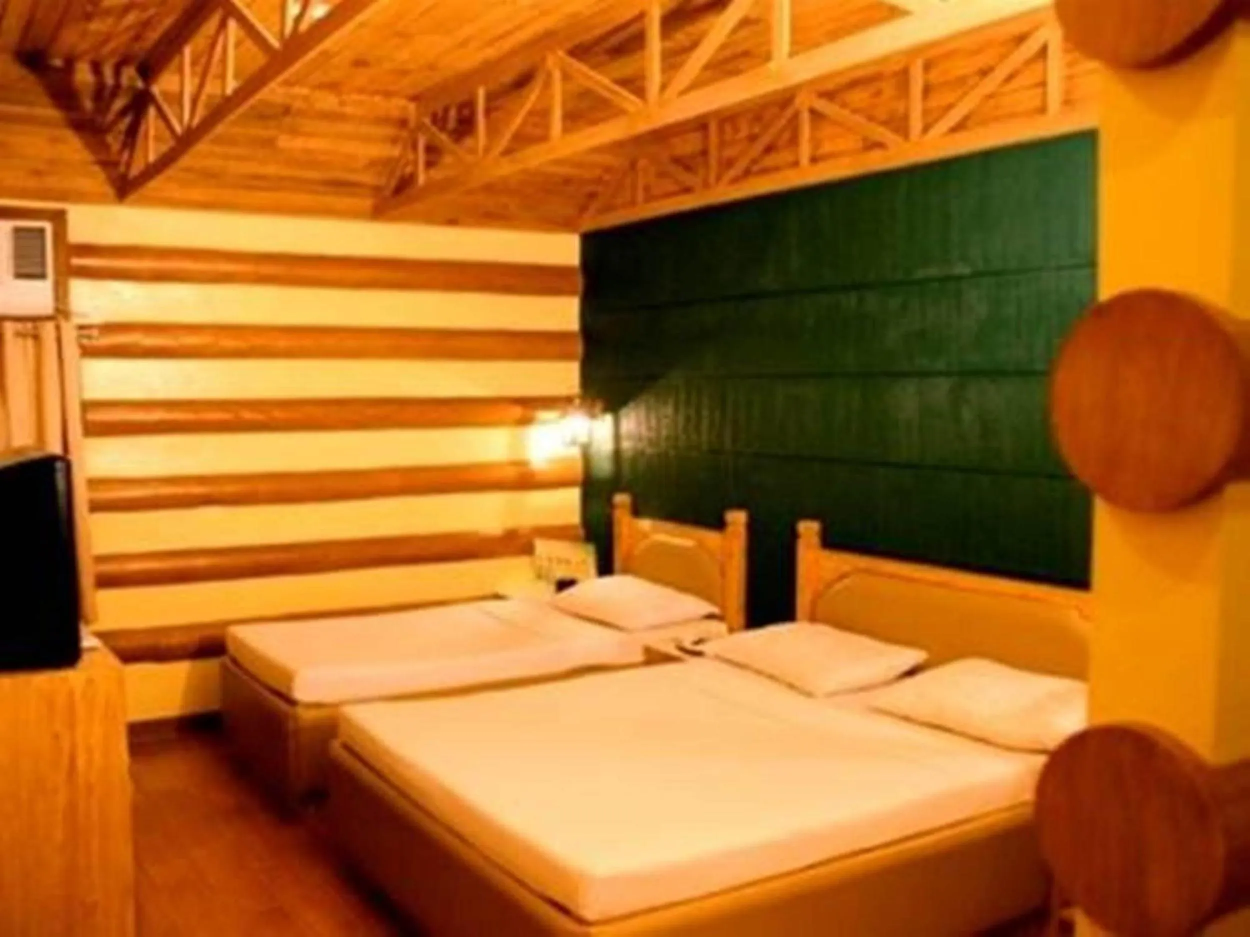 Bedroom, Bed in Urban Travellers Hotel