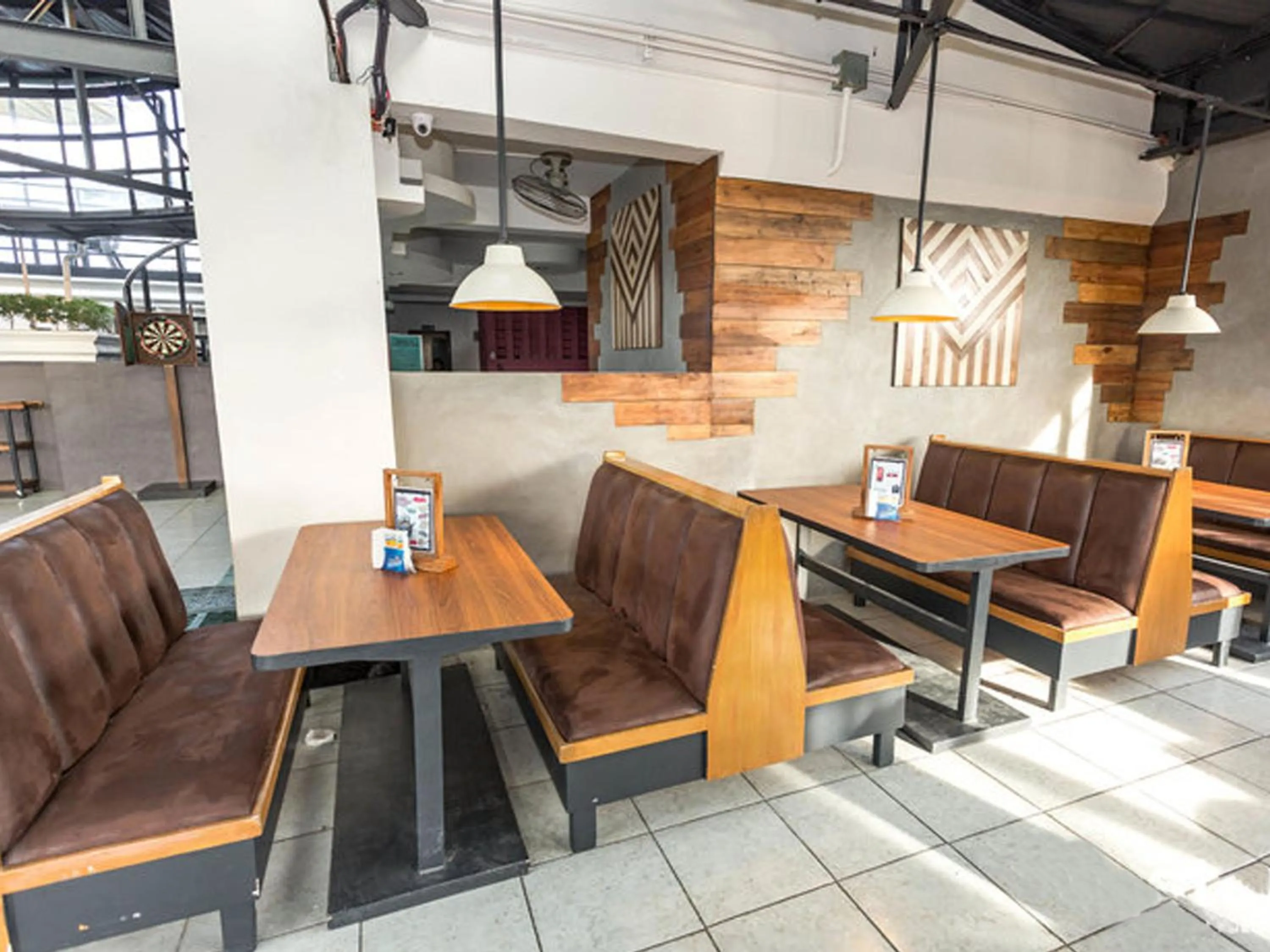 Restaurant/places to eat in Urban Travellers Hotel