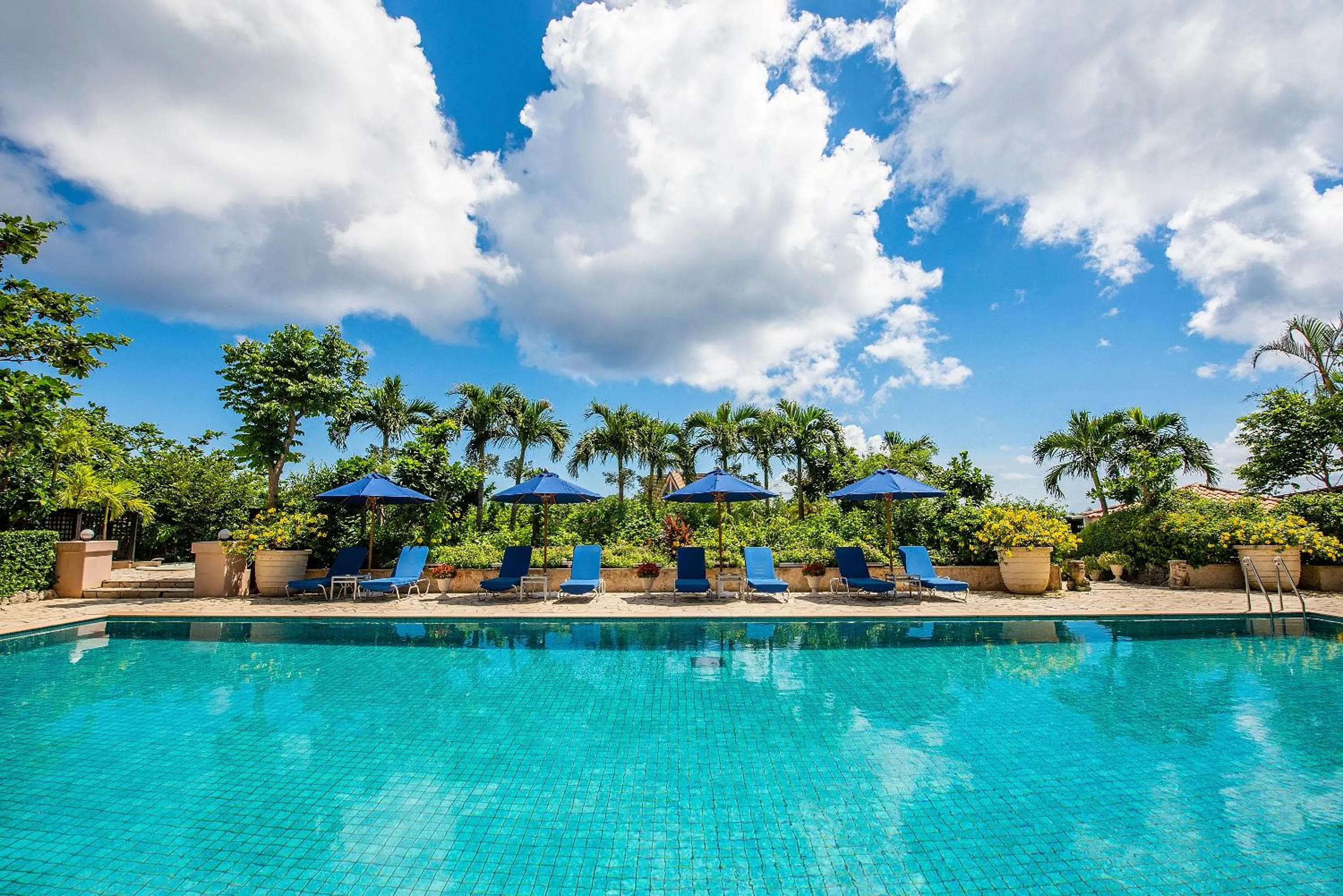 Swimming pool in Shigira Bayside Suite Allamanda