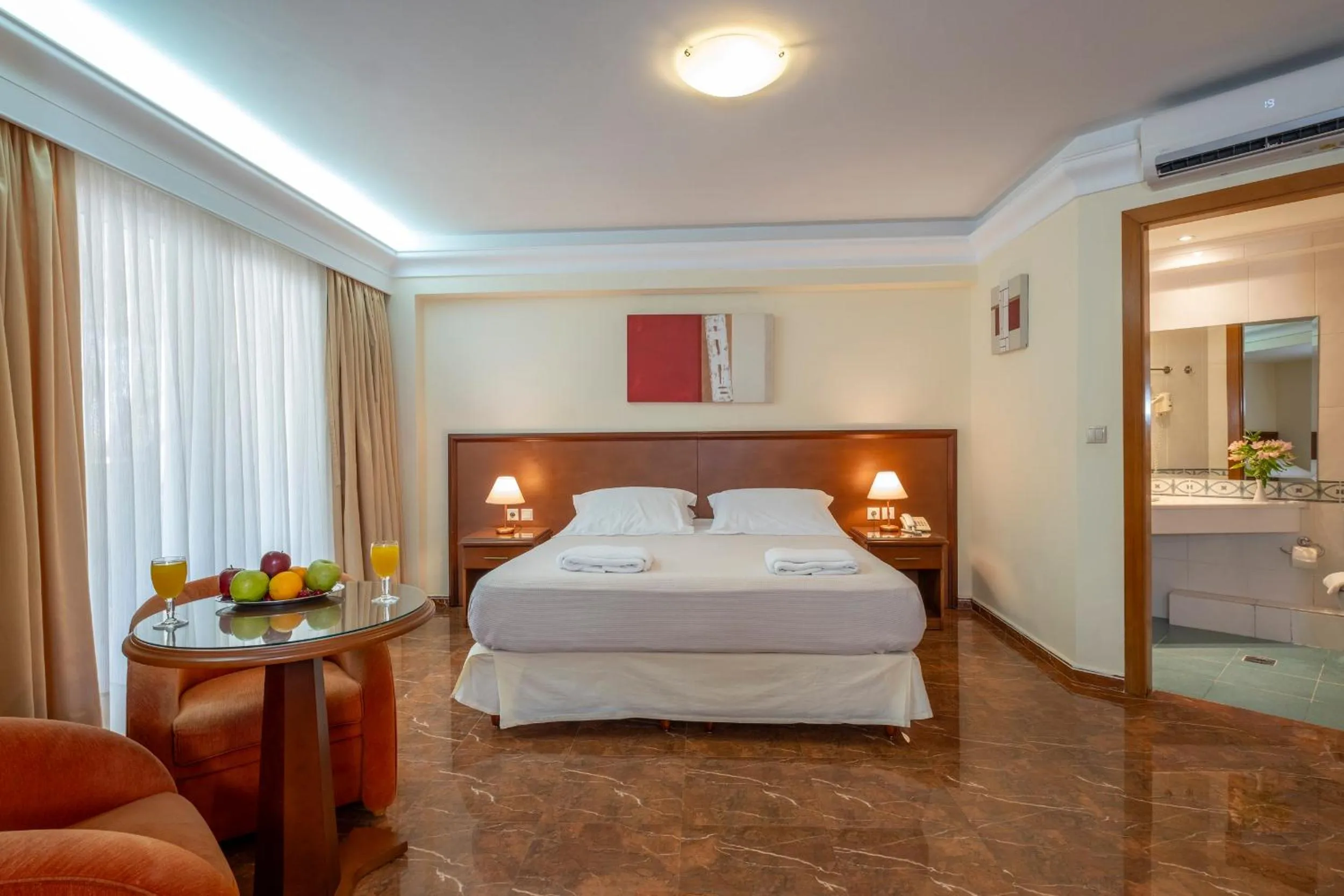 Bedroom, Bed in Porto Alegre Hotel