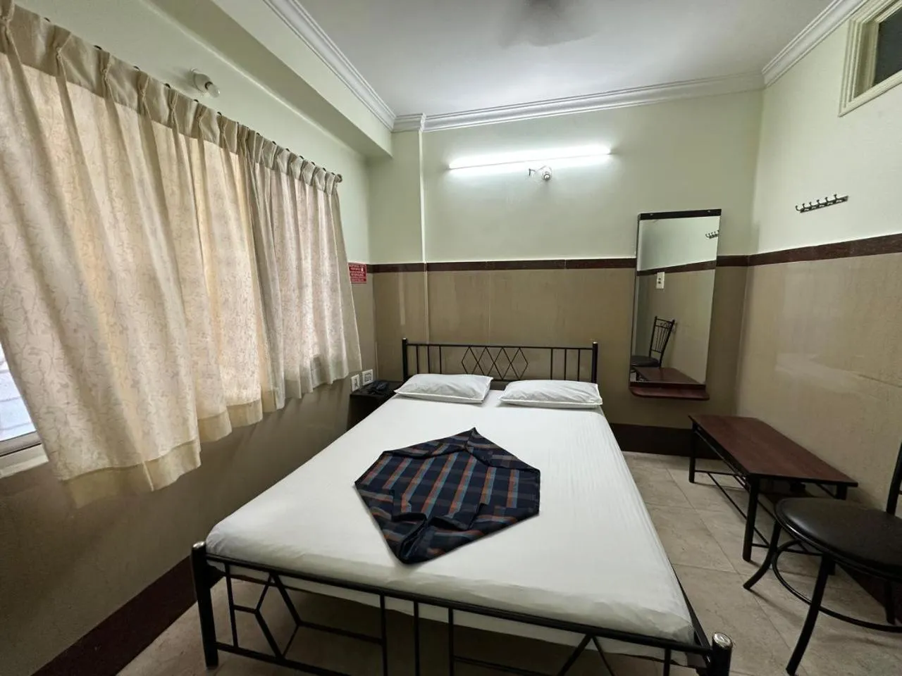 Deluxe Double Room with Bath in Mayur Paradise