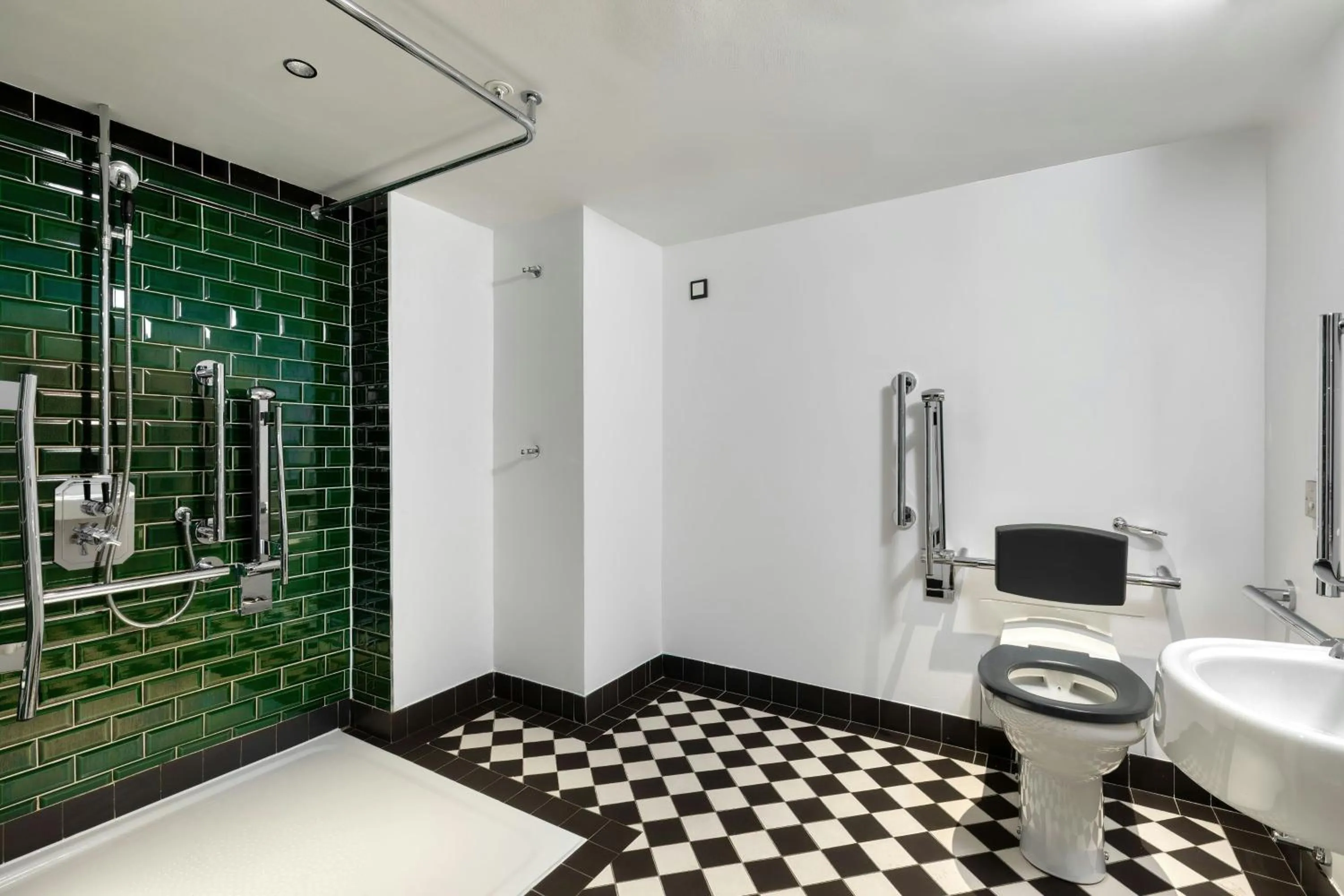 Bathroom in The Edinburgh Grand, a Luxury Collection Hotel, Edinburgh