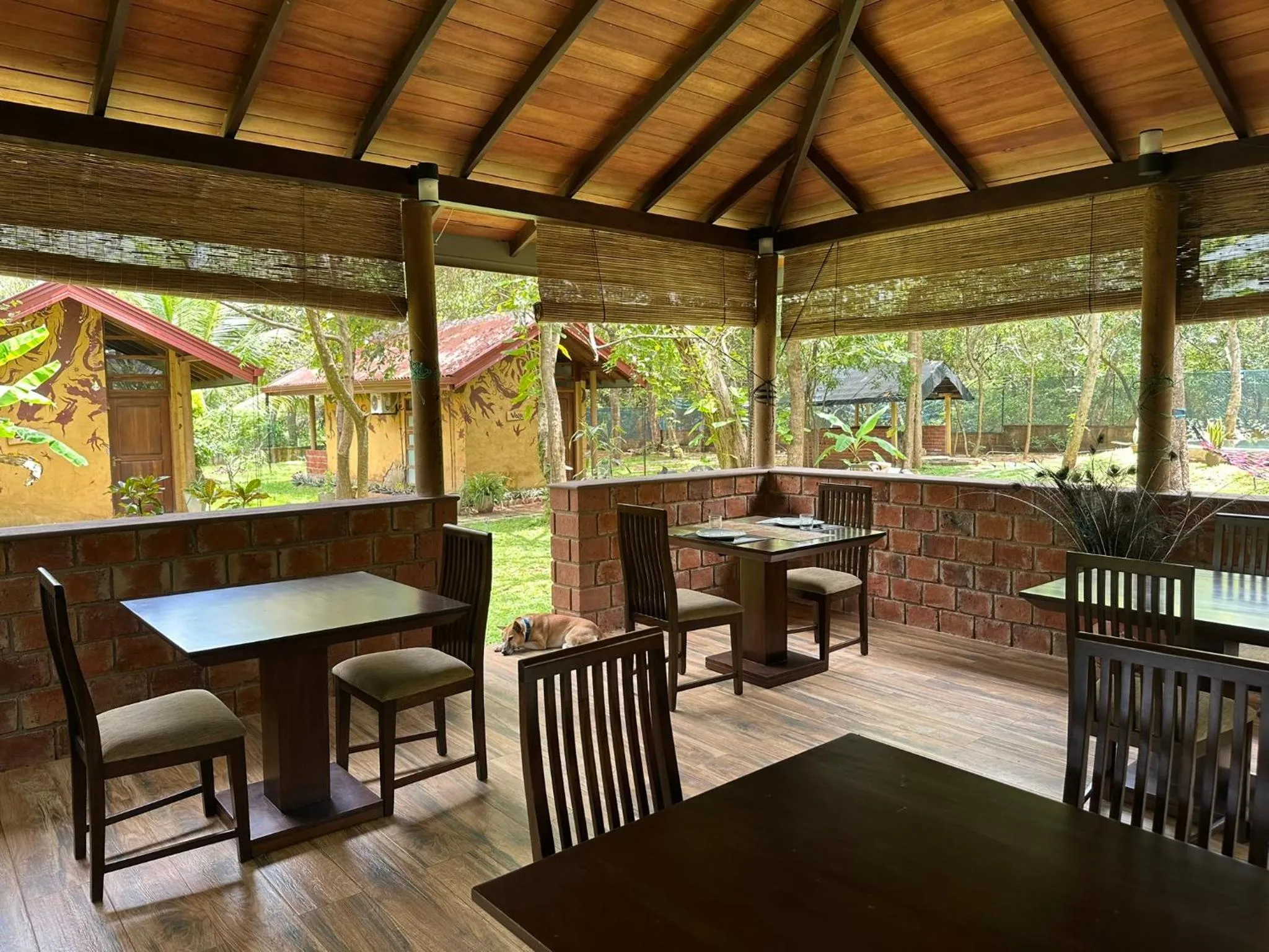 Restaurant/places to eat in Sat Nam Village Hotel