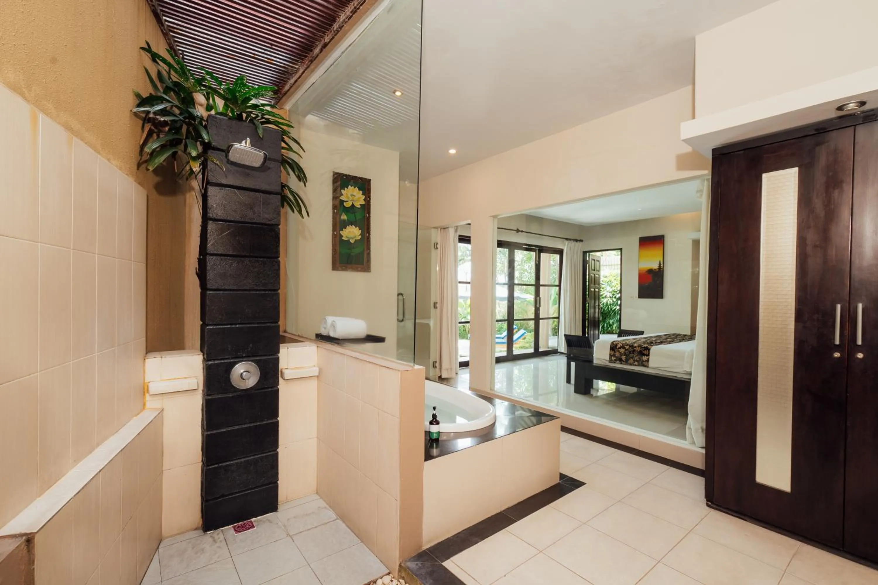 Shower, Bed in The Bidadari Villas and Spa Umalas - Seminyak