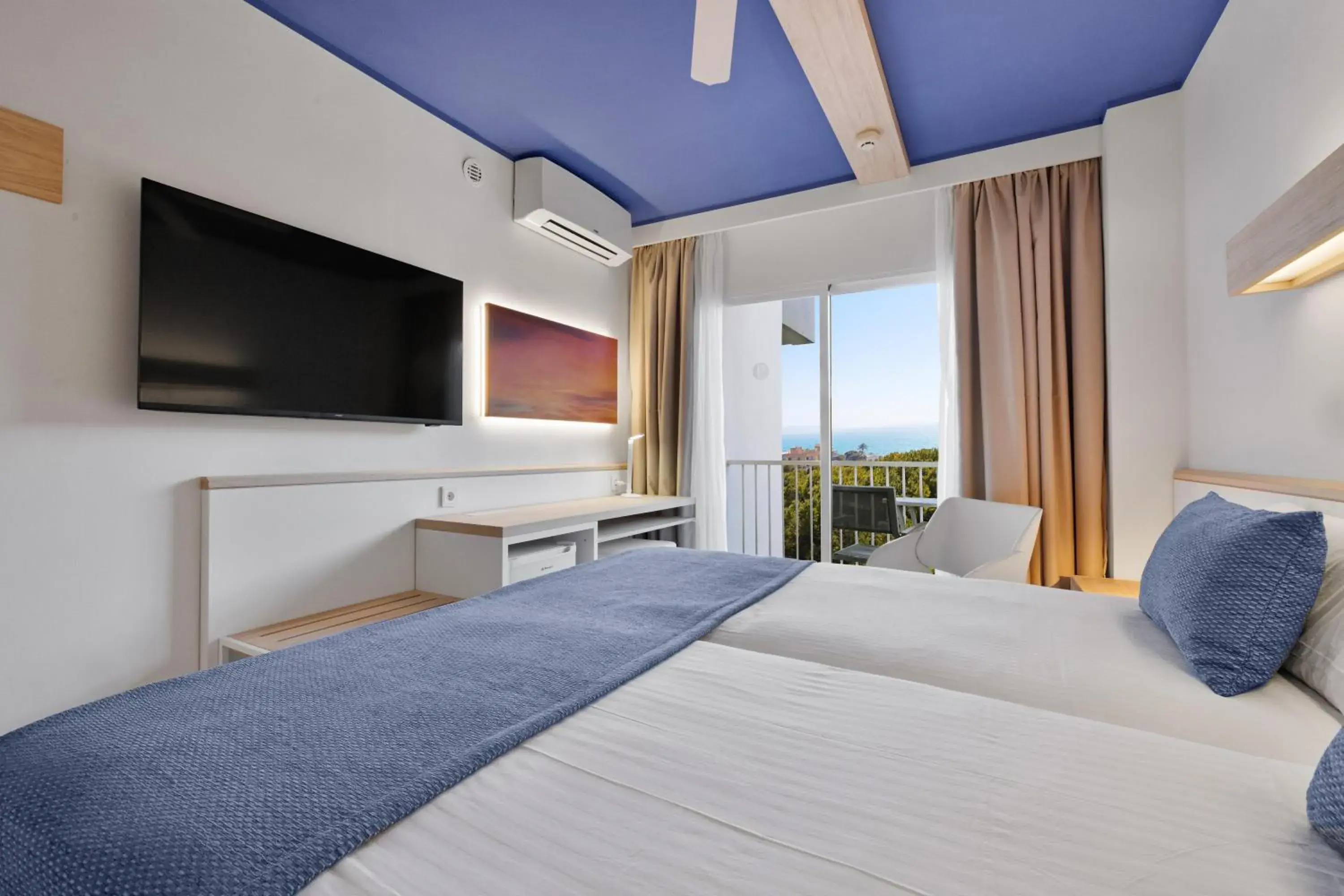 TV and multimedia, Bed in Hotel Pabisa Sofia TV and multimedia, Bed in Hotel Pabisa Sofia