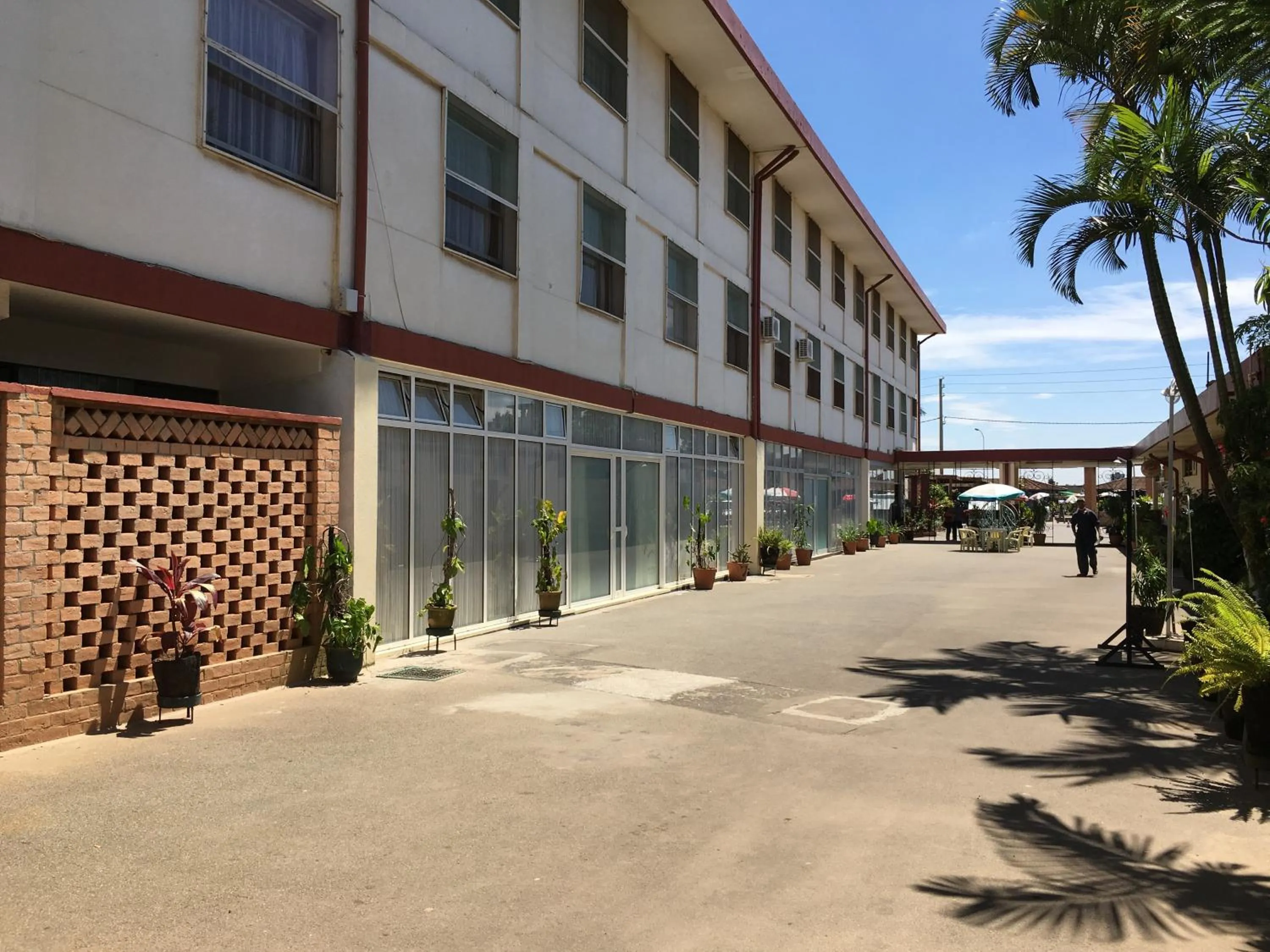 Inner courtyard view in Motel d'Antananarivo