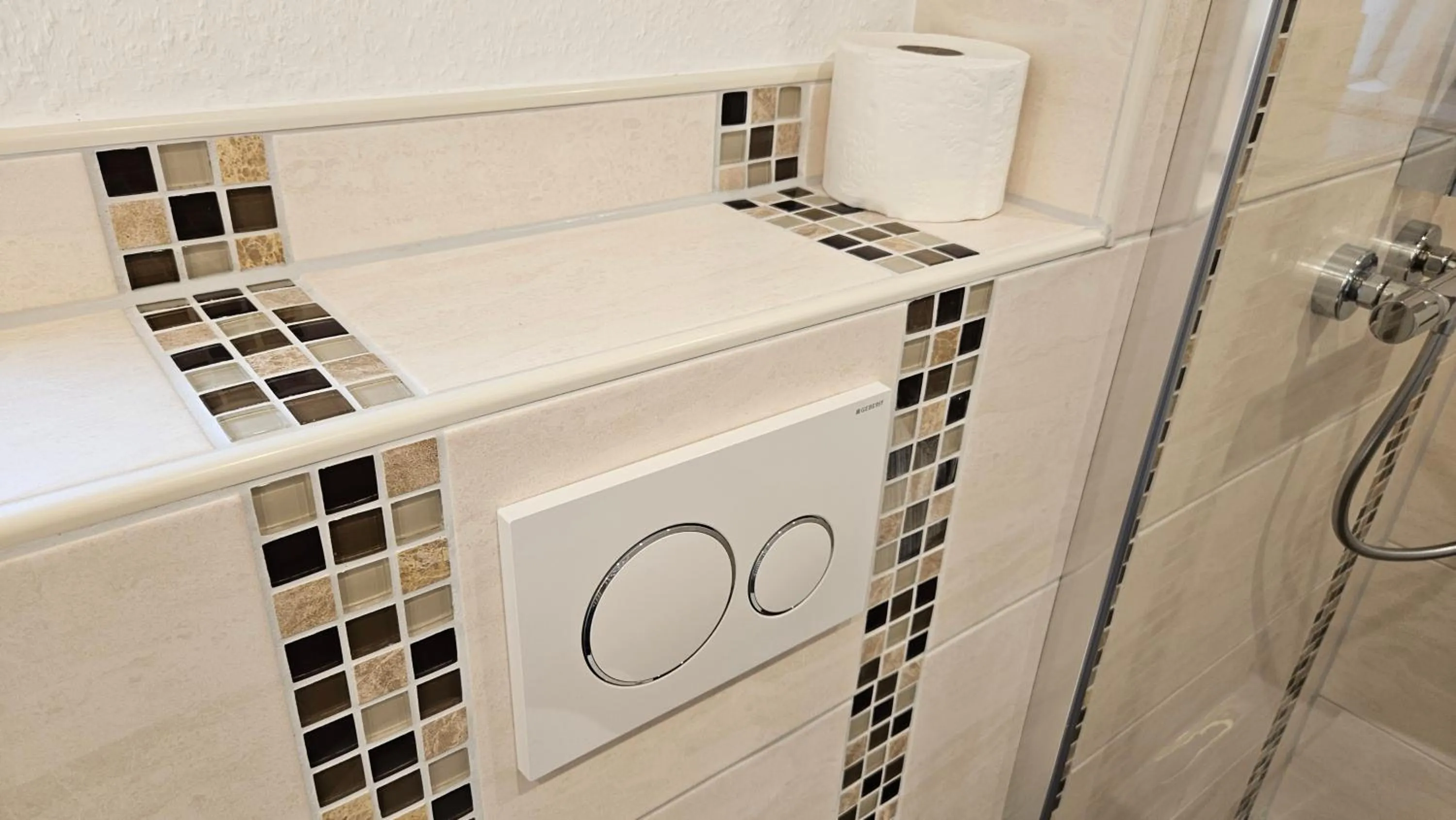 Bathroom in Hotel Dorfkrug Büsum - günstige Altbauzimmer Am Oland