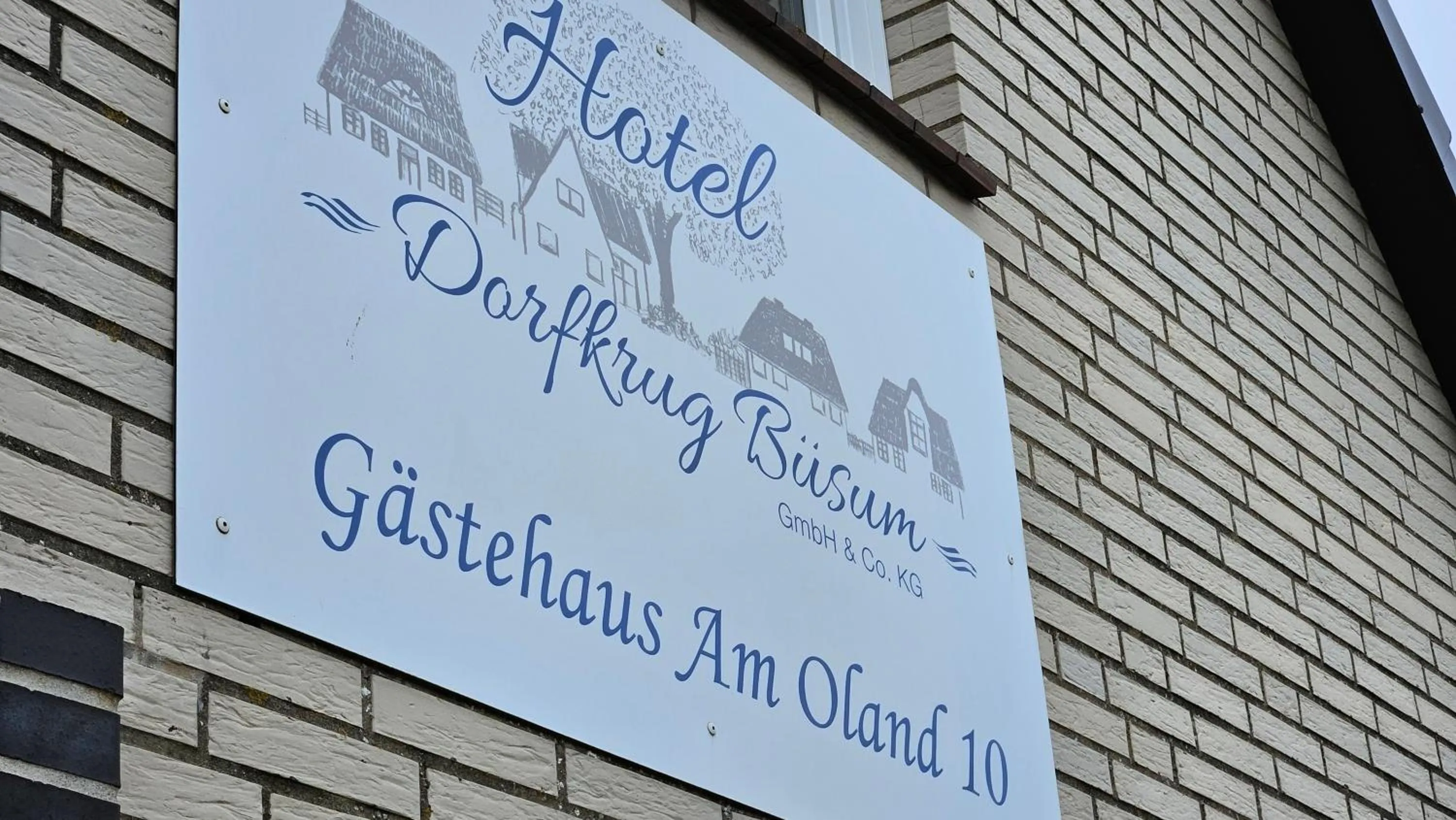 Property logo or sign in Hotel Dorfkrug Büsum - günstige Altbauzimmer Am Oland