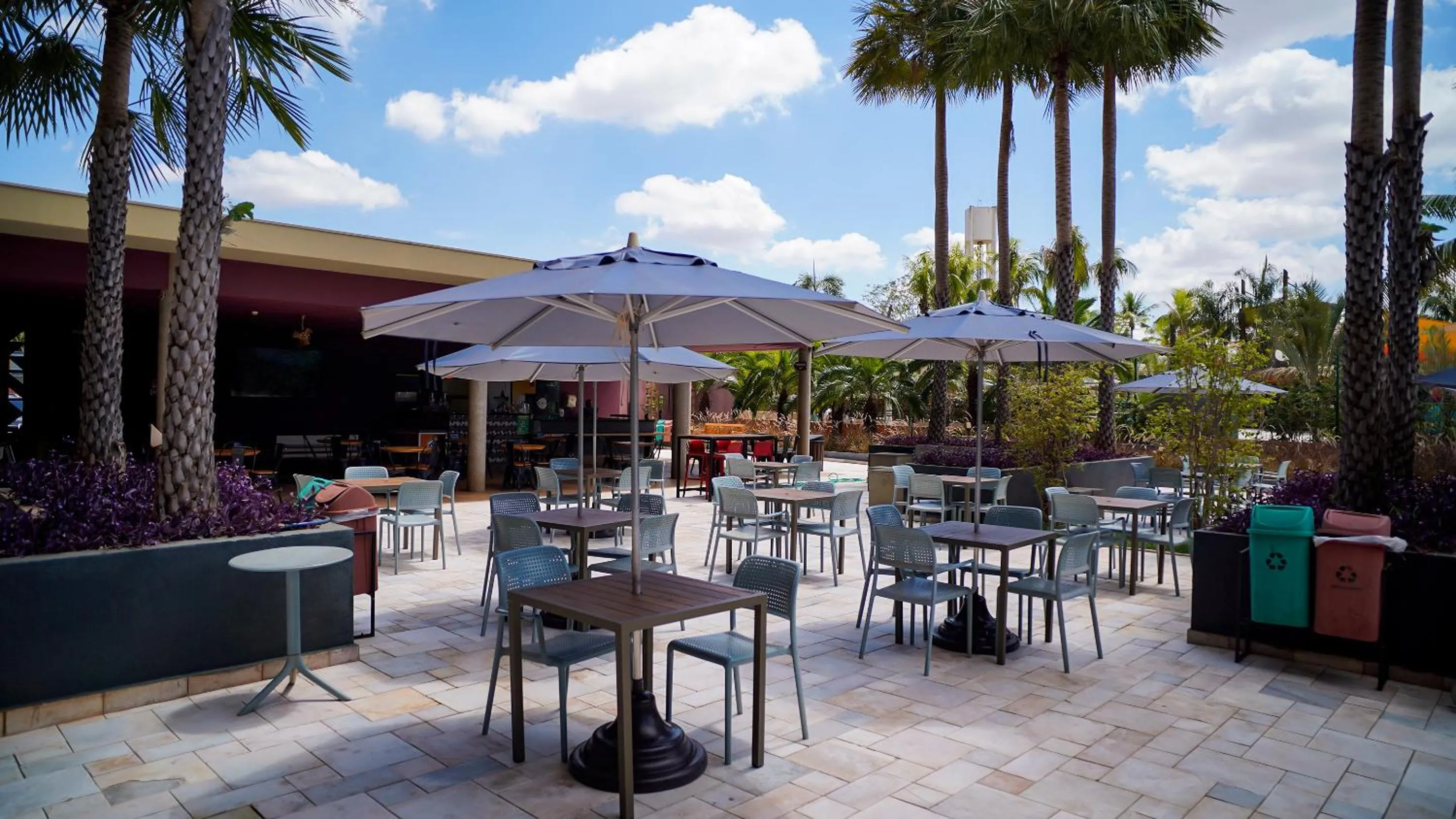 Restaurant/places to eat in Hot Beach Resort