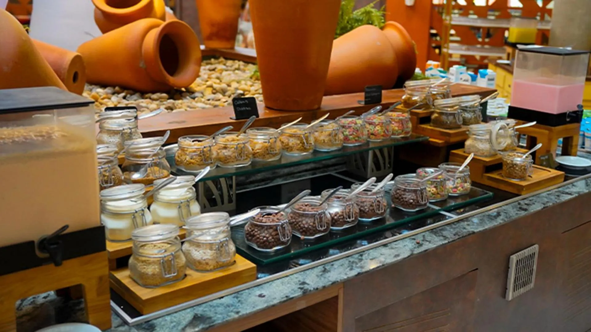 Food and drinks in Hot Beach Resort