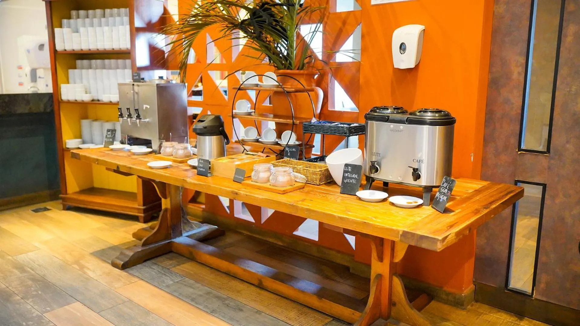 Food and drinks in Hot Beach Resort