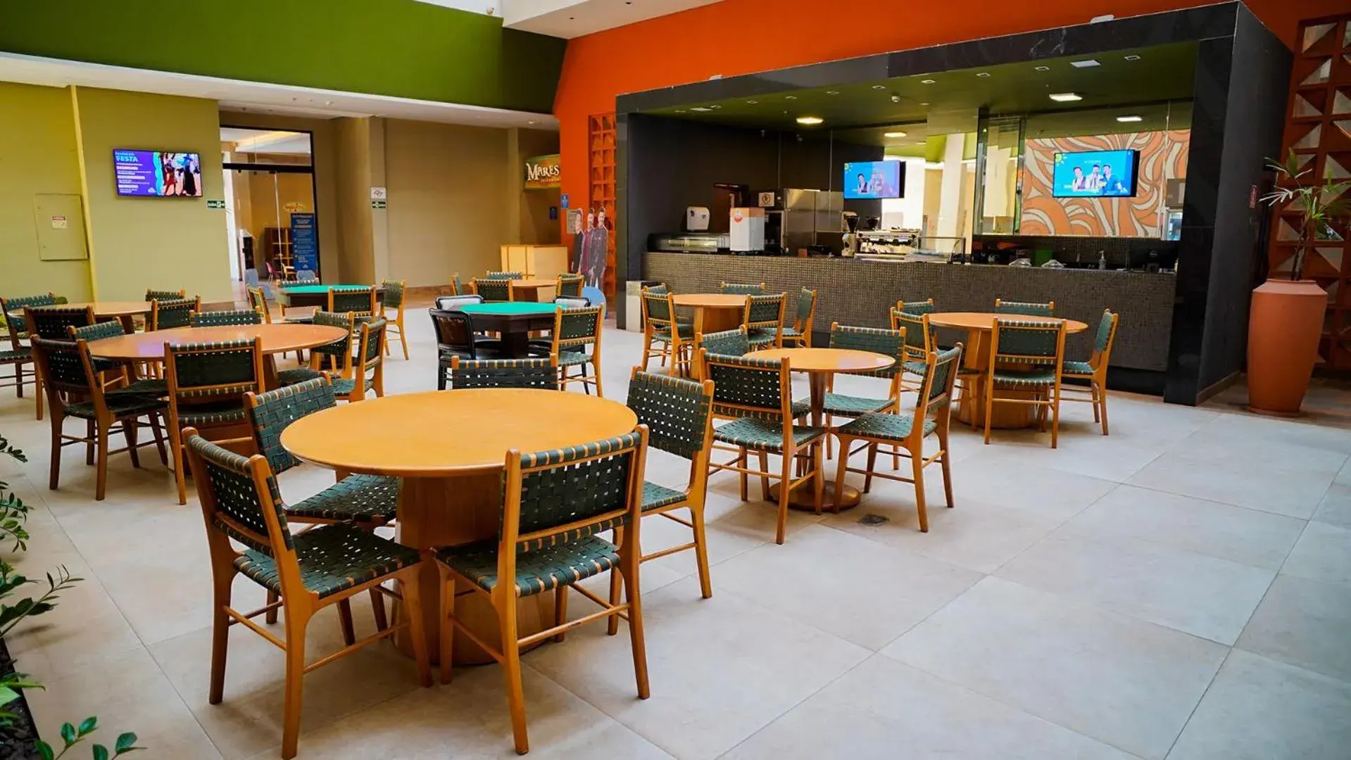 Lounge or bar in Hot Beach Resort Lounge or bar in Hot Beach Resort