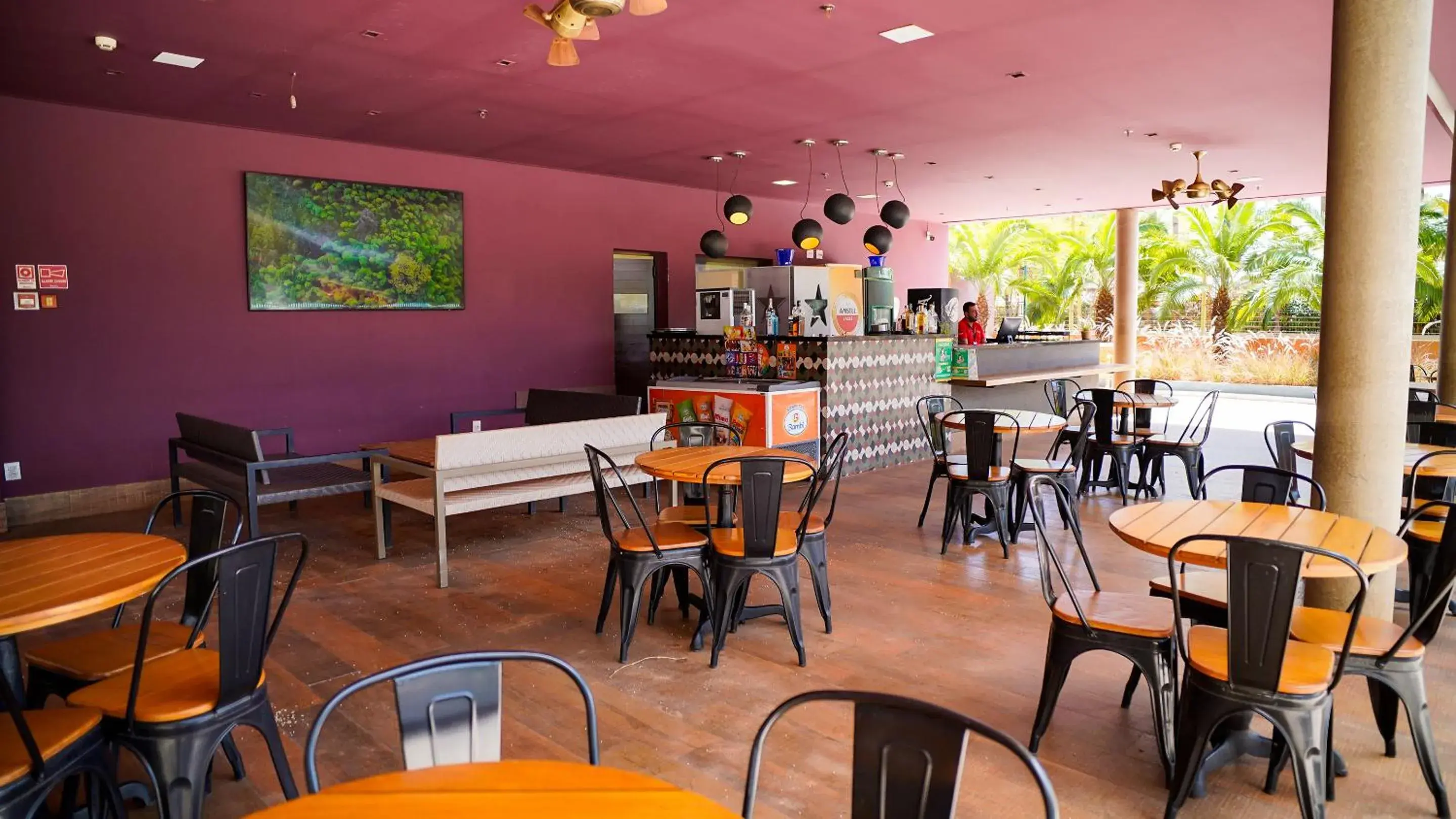 Lounge or bar in Hot Beach Resort Lounge or bar in Hot Beach Resort