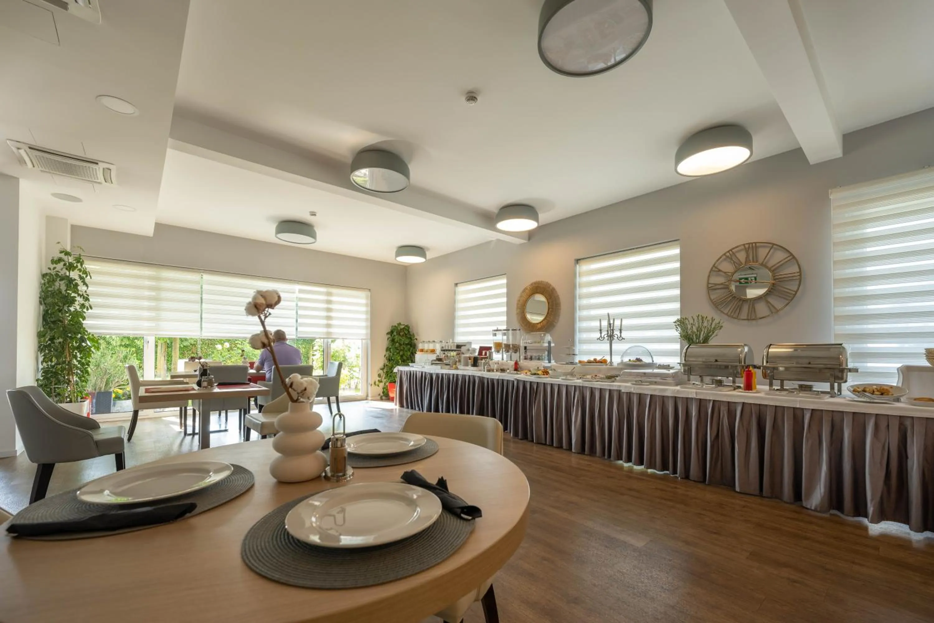 Restaurant/places to eat in Hotel Magdalena