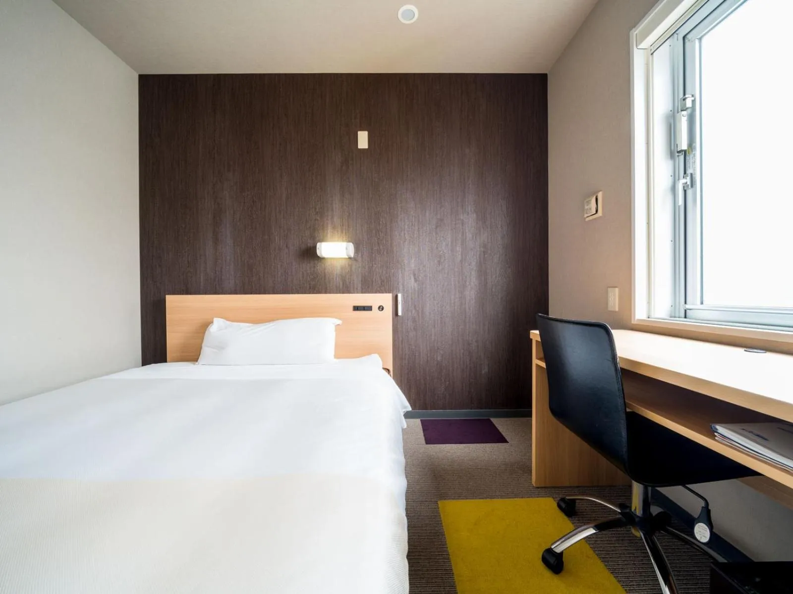 Bed in Super Hotel Takamatsu Kin en kan