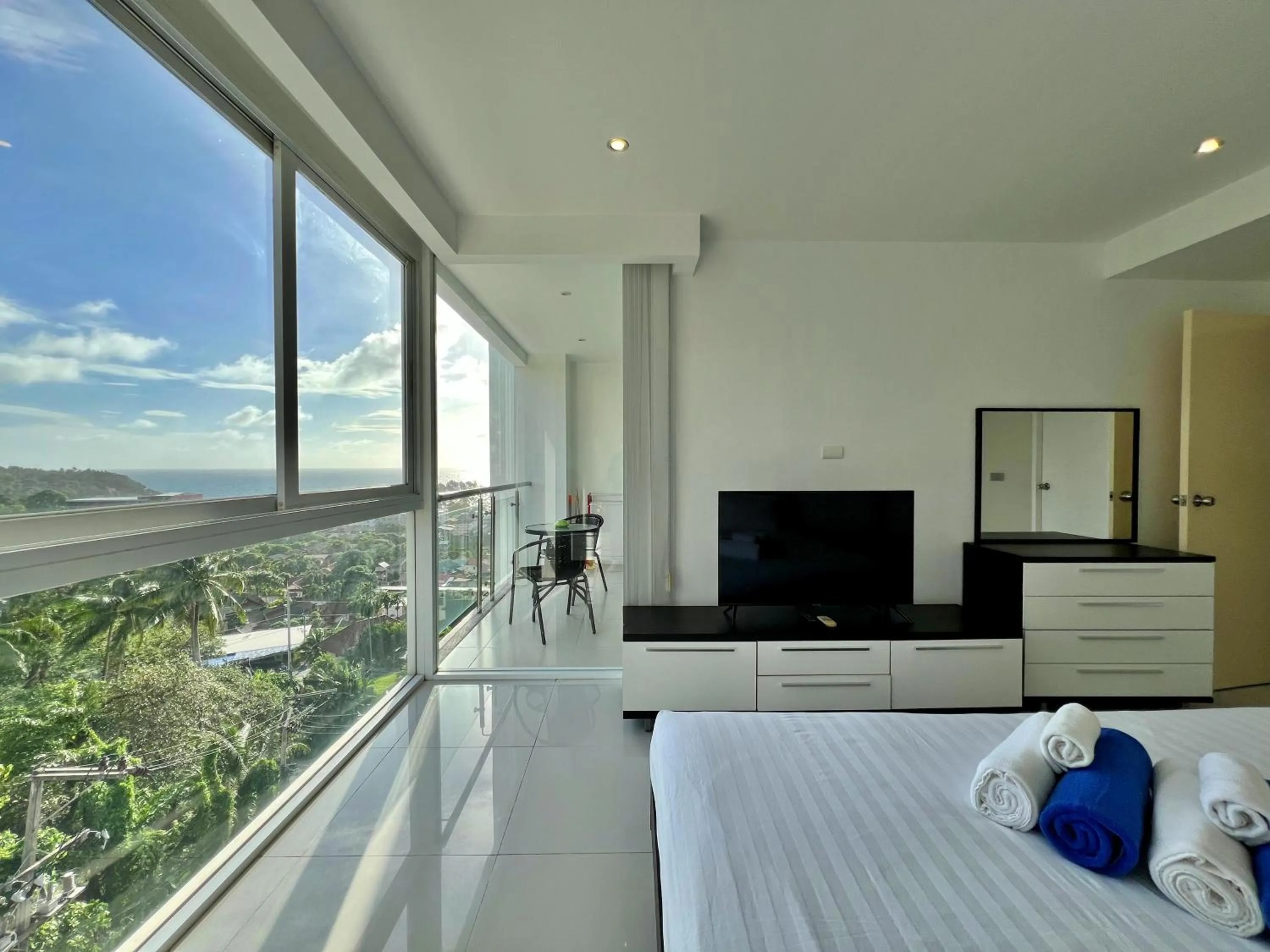 View (from property/room), Bed in Sunset Plaza by RESAVA