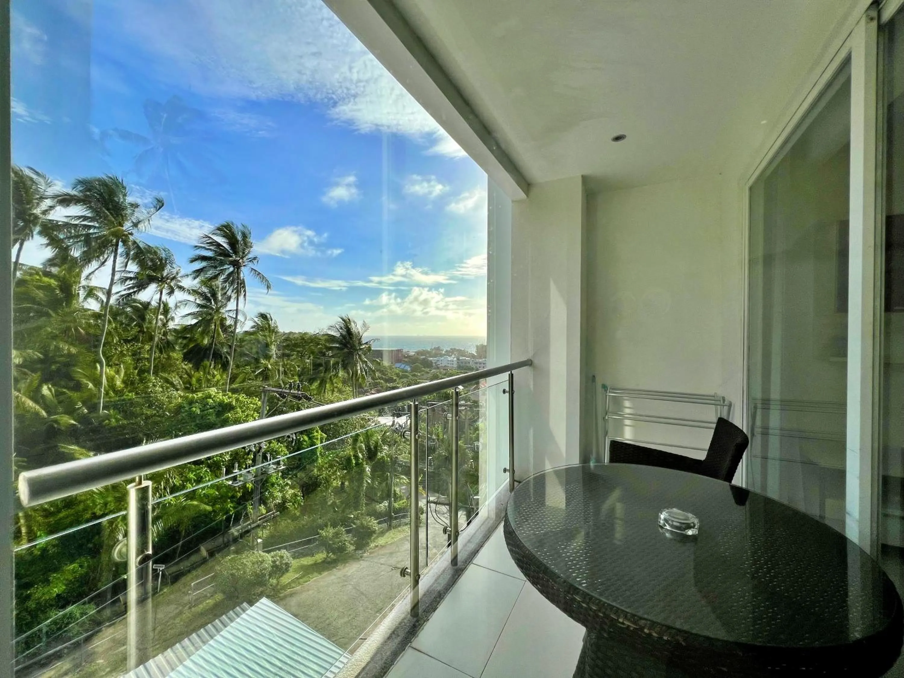 Balcony/Terrace in Sunset Plaza by RESAVA