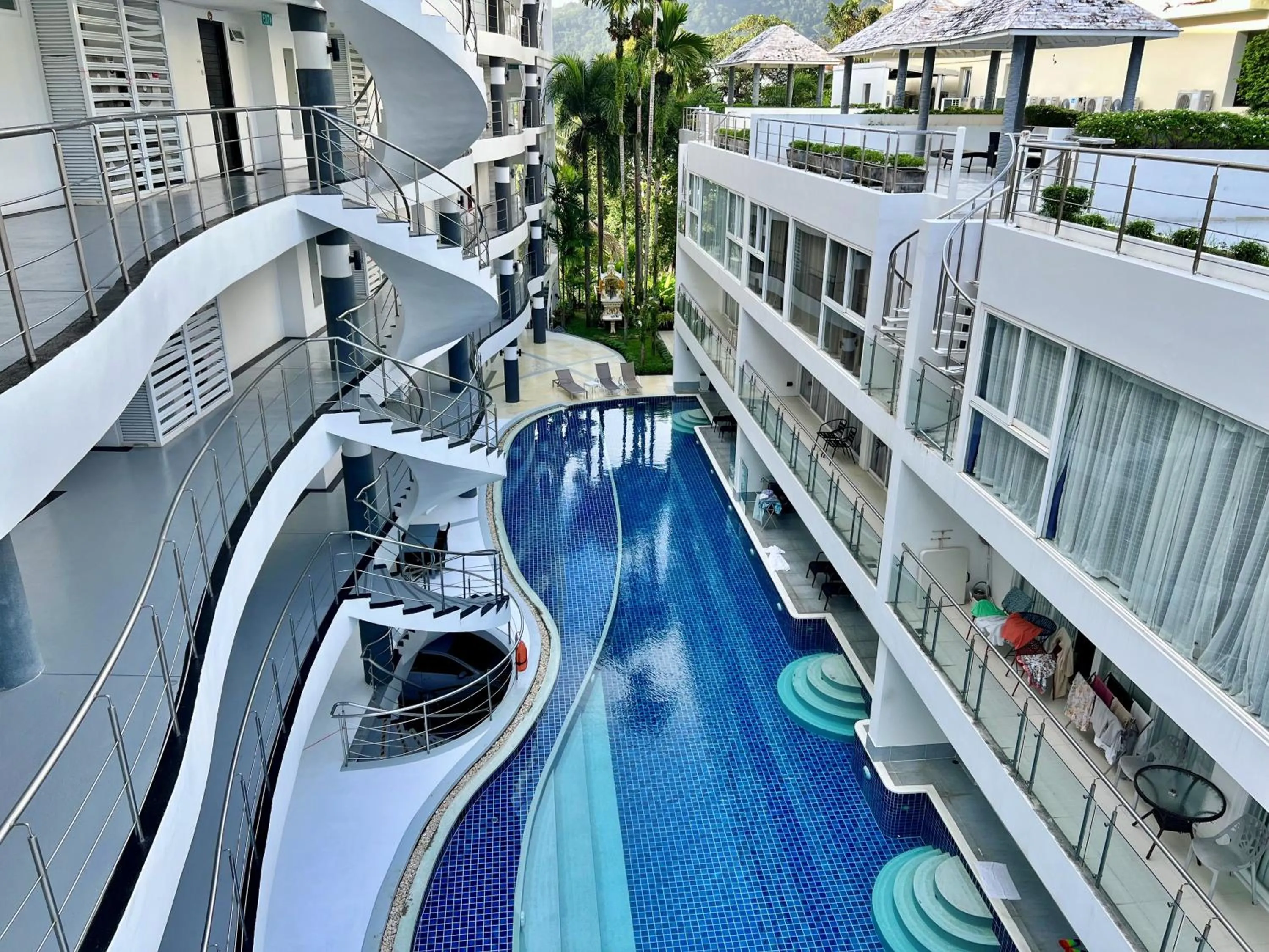 Swimming pool in Sunset Plaza by RESAVA