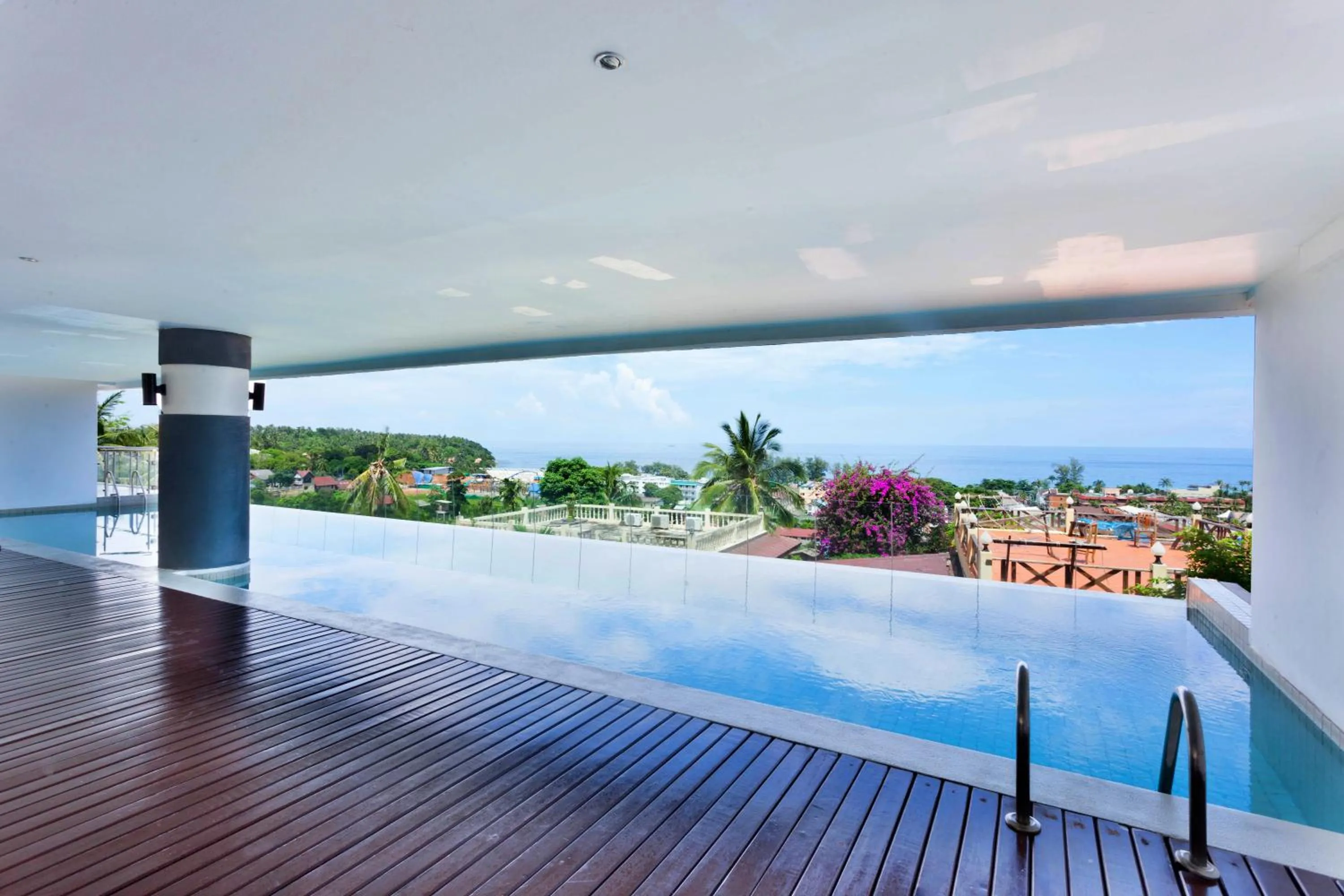 Balcony/Terrace in Sunset Plaza by RESAVA