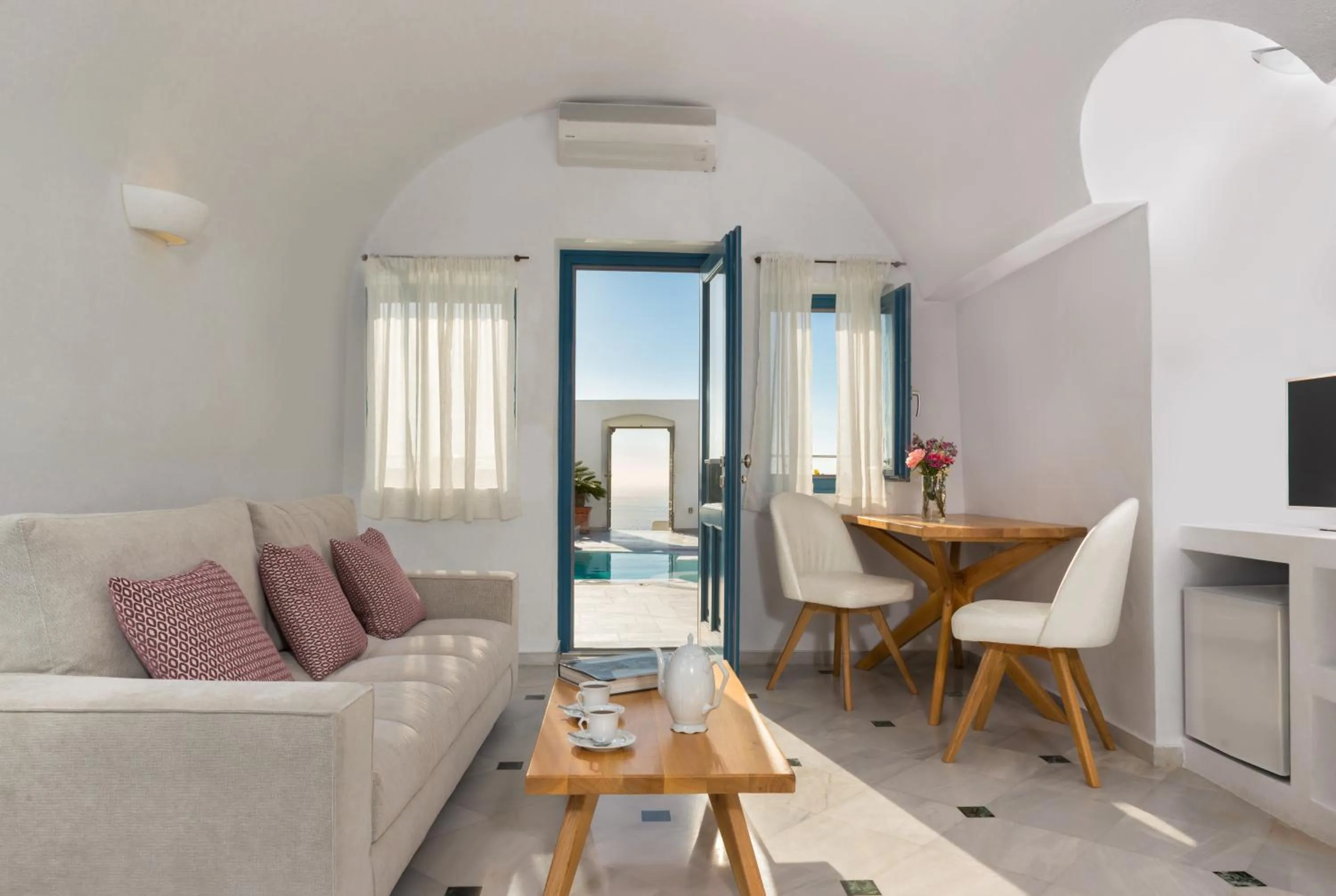 Coffee/tea facilities in Anteliz Suites