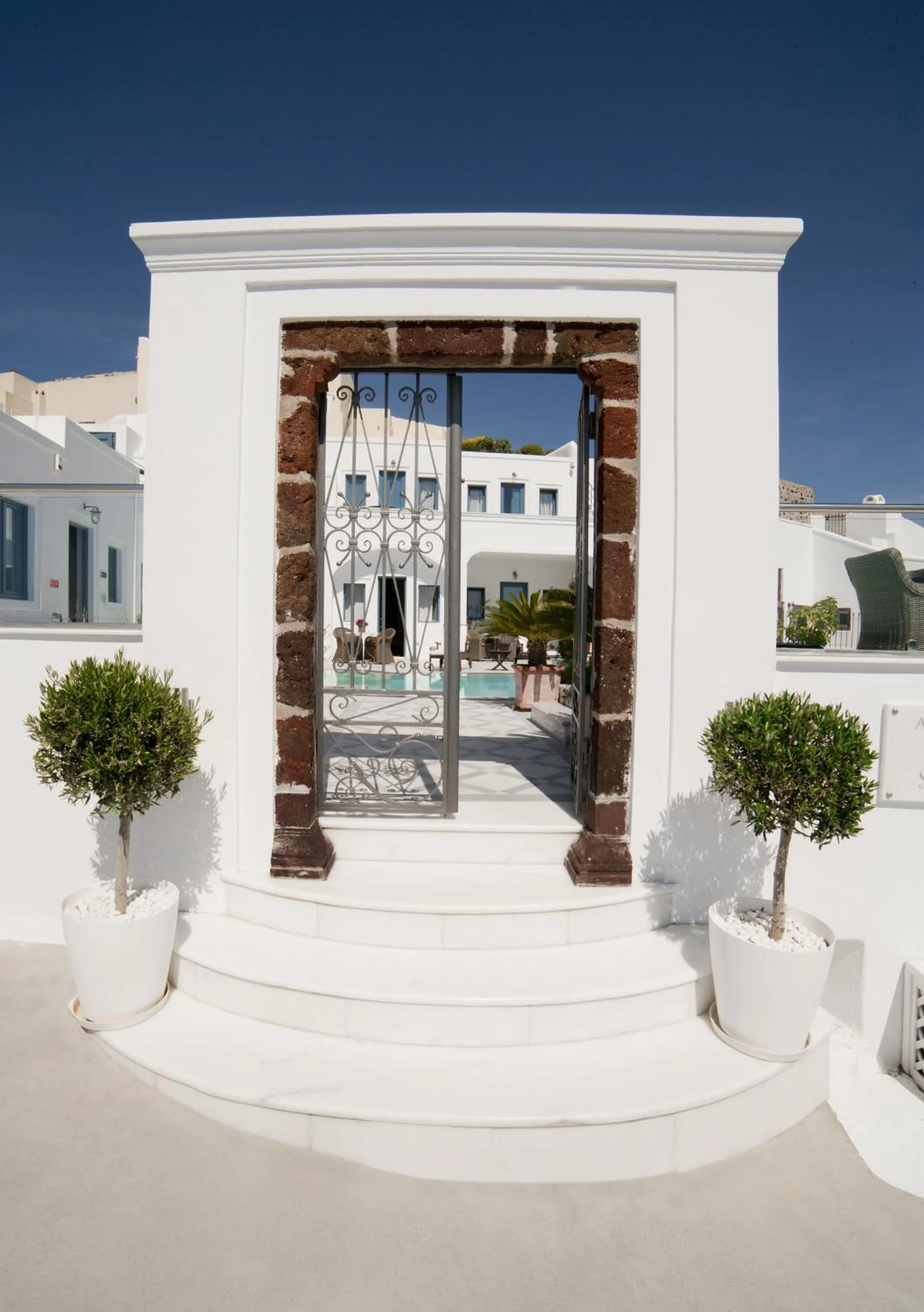 Facade/entrance in Anteliz Suites