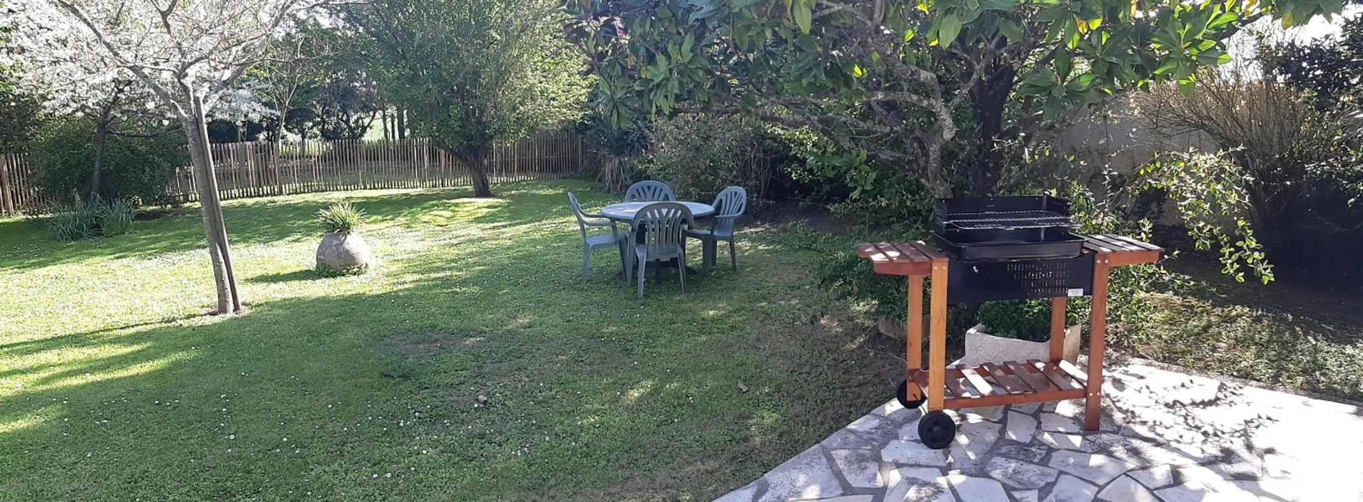 Garden in L'Abri d'Emilie