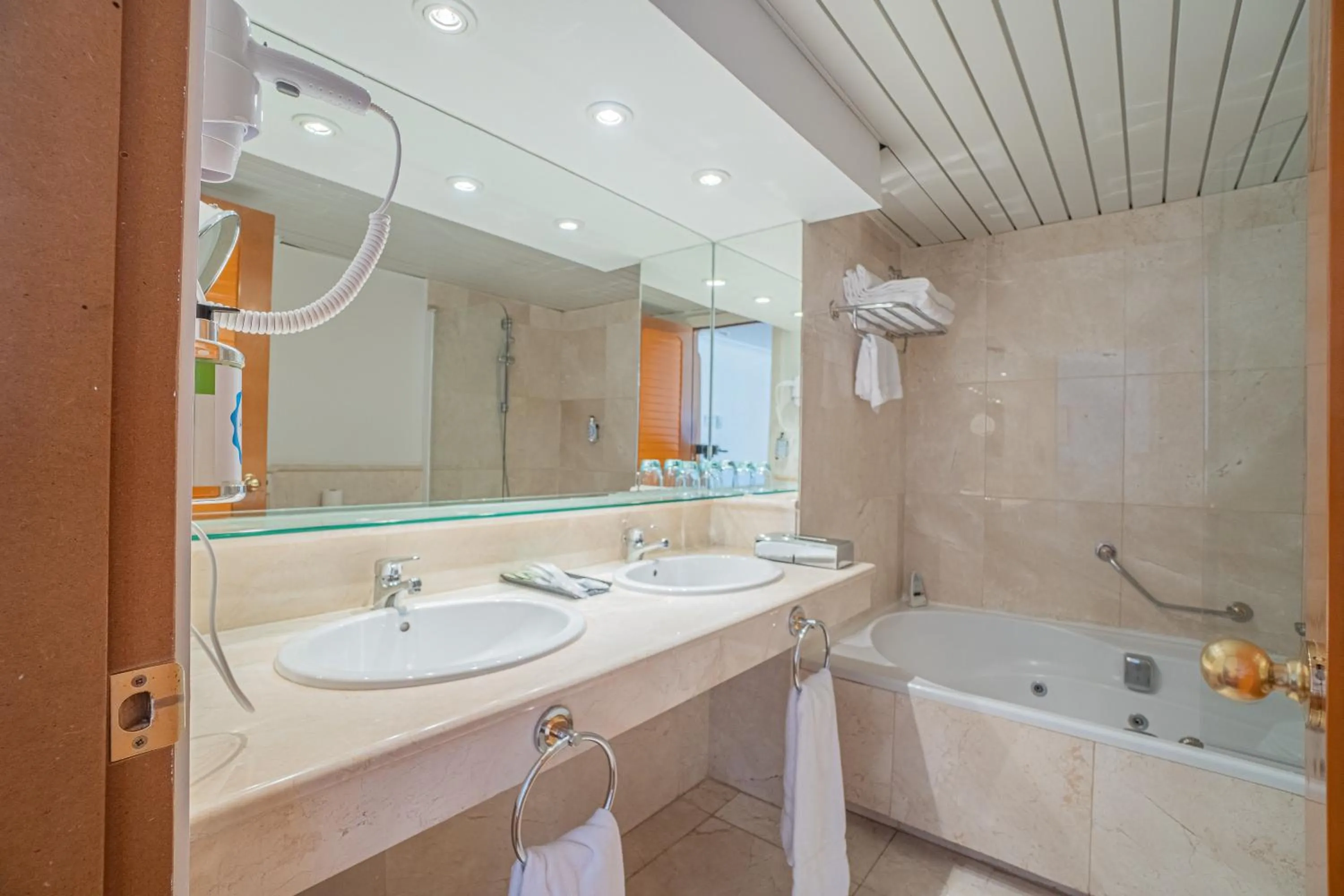 Shower in Hotel Náyade