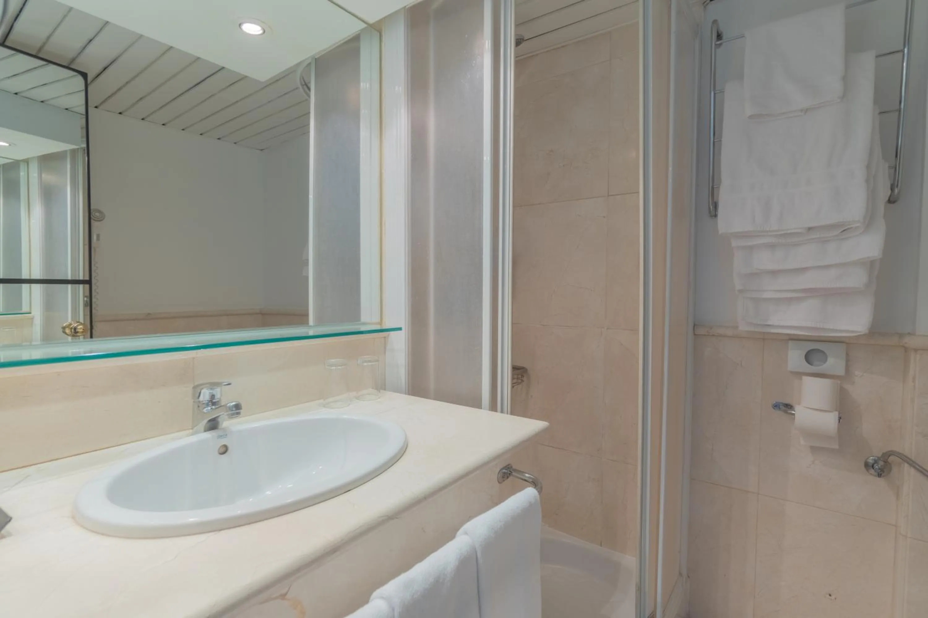 Shower in Hotel Náyade